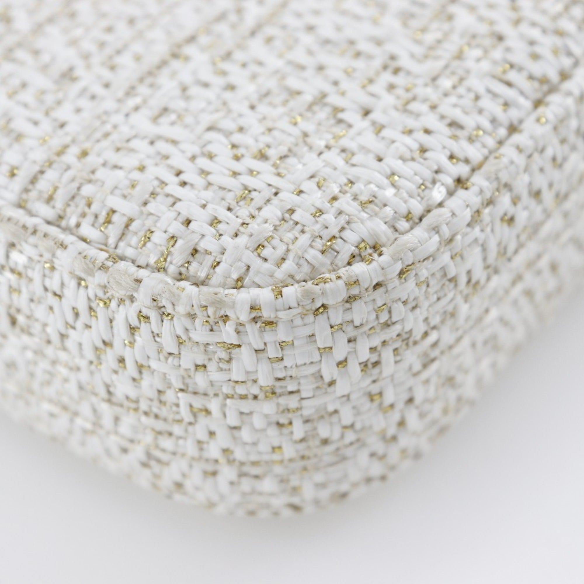 Chanel White Tweed Shoulder Bag (Pre-Owned)