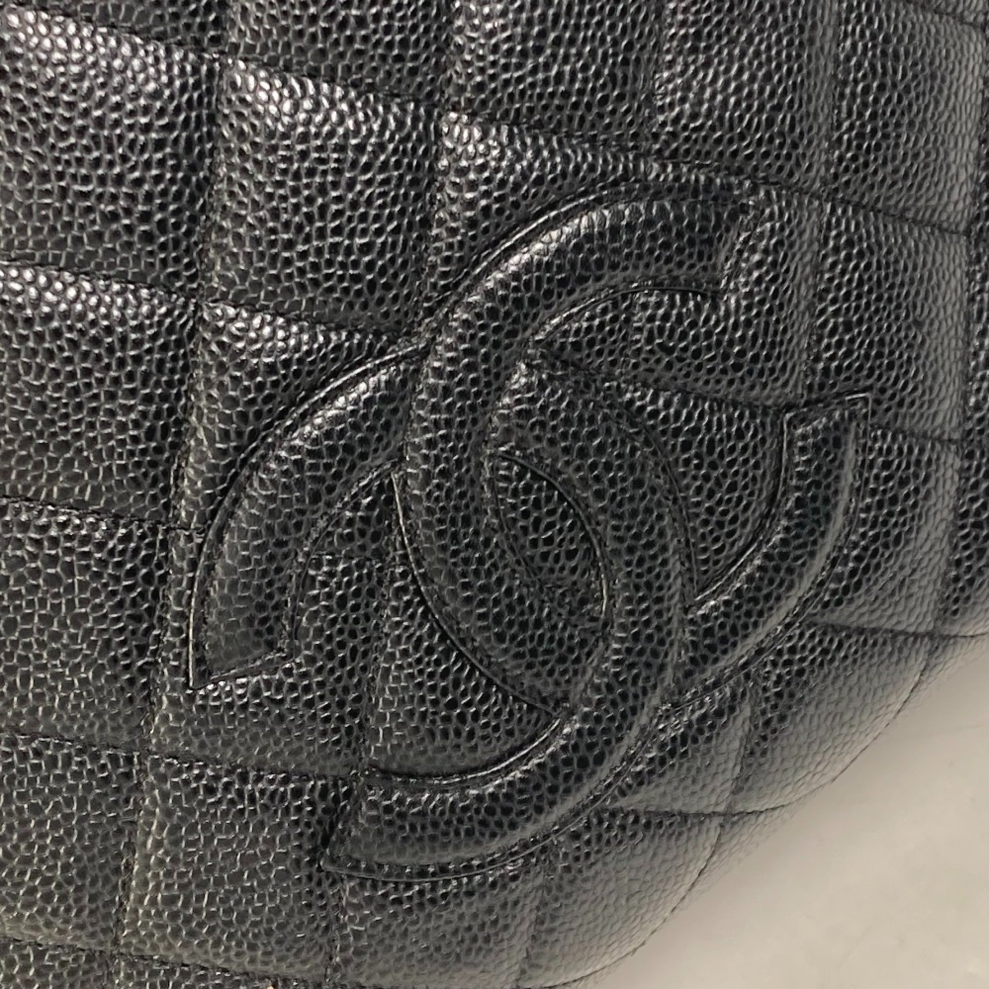 Chanel Black Leather Shoulder Bag (Pre-Owned)