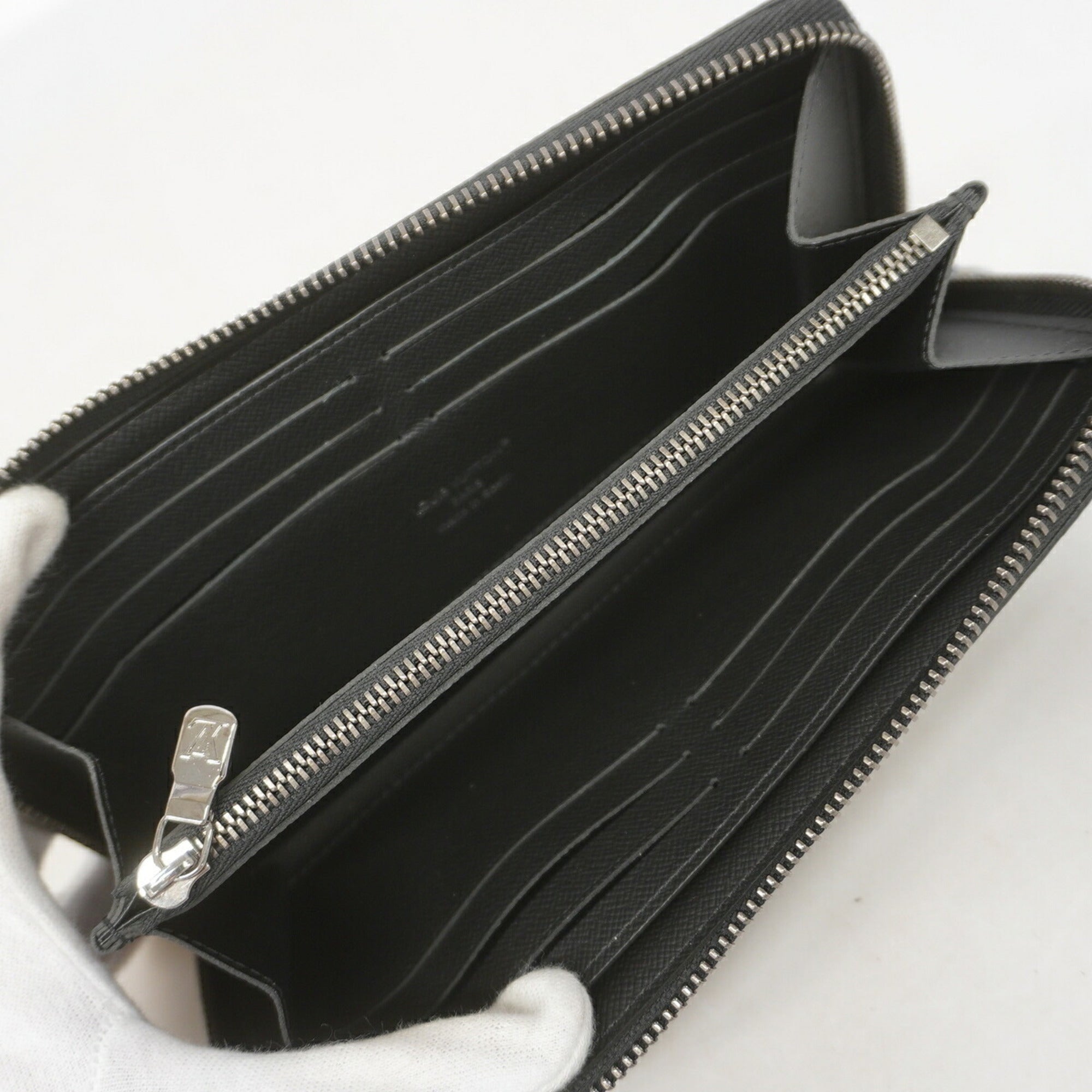 Louis Vuitton Black Long Wallet (Bi-Fold) (Pre-Owned)