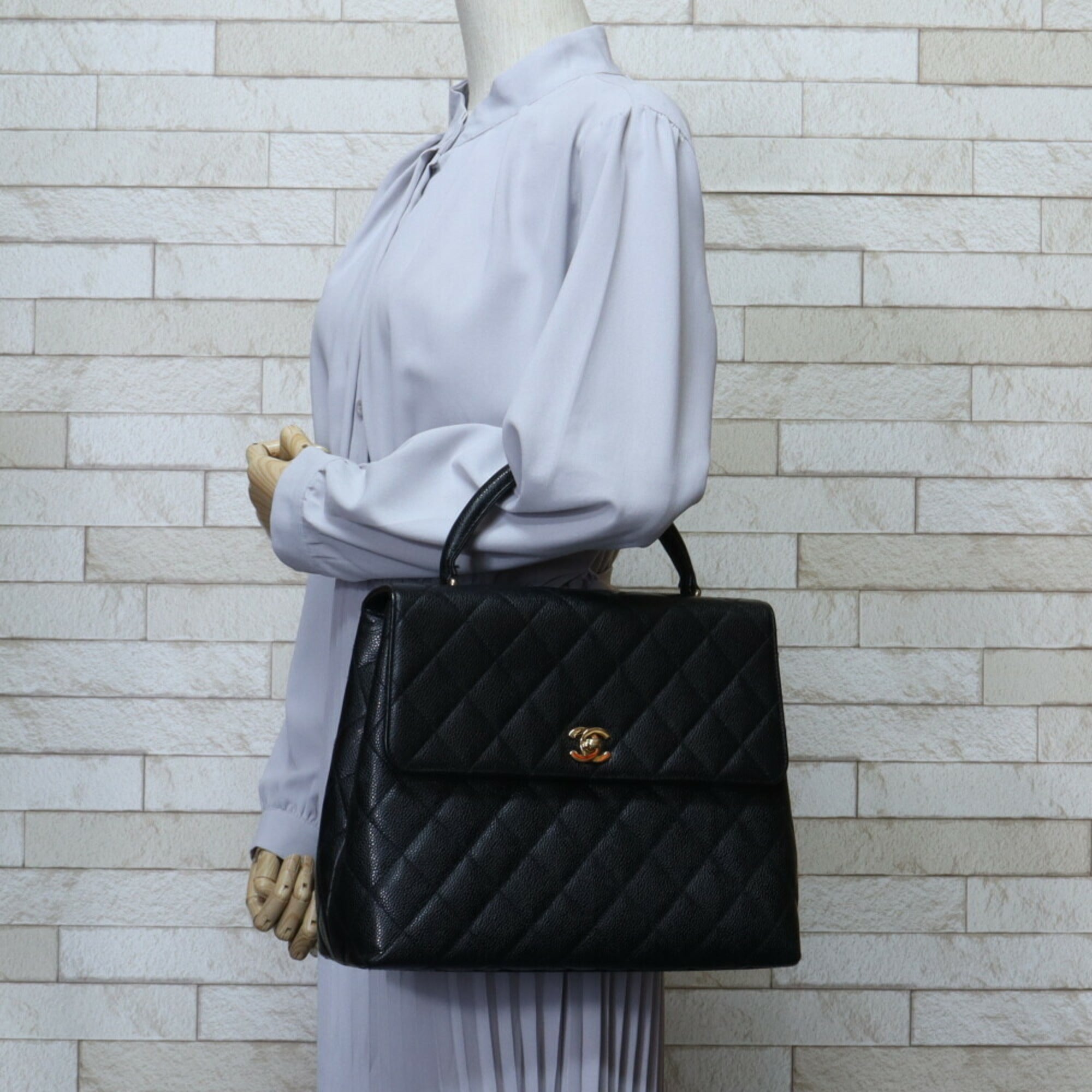 Chanel Black Caviar Leather Handbag (Pre-Owned)