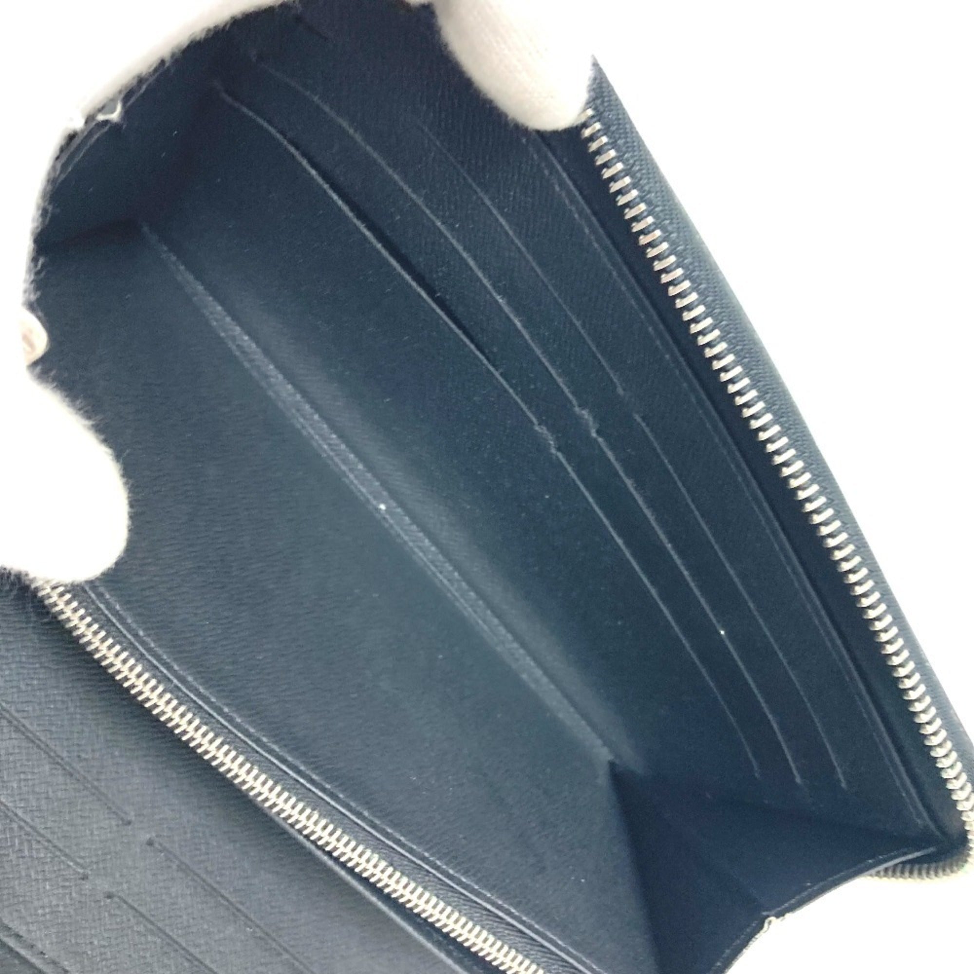Louis Vuitton Black Noir Taiga Leather Leather Long Wallet (Bi-Fold) (Pre-Owned)