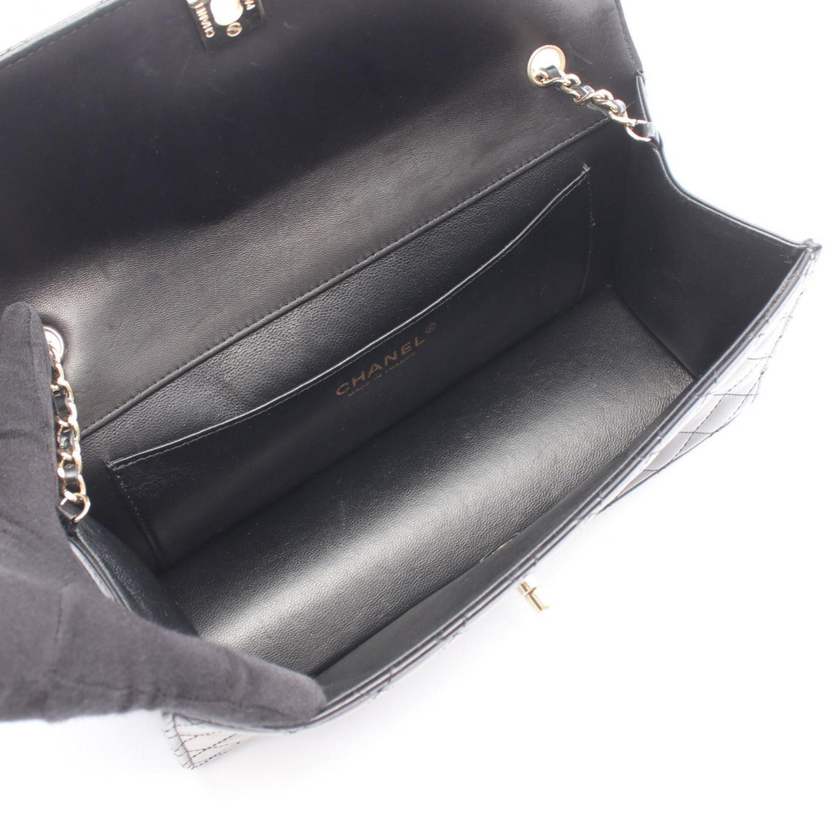 Chanel Matelasse Black Patent Leather Handbag Shoulder Bag (Pre-Owned)