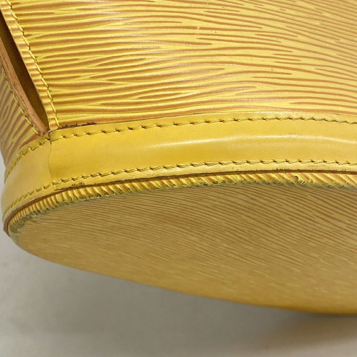 Louis Vuitton Jaune Shoulder Bag (Pre-Owned)