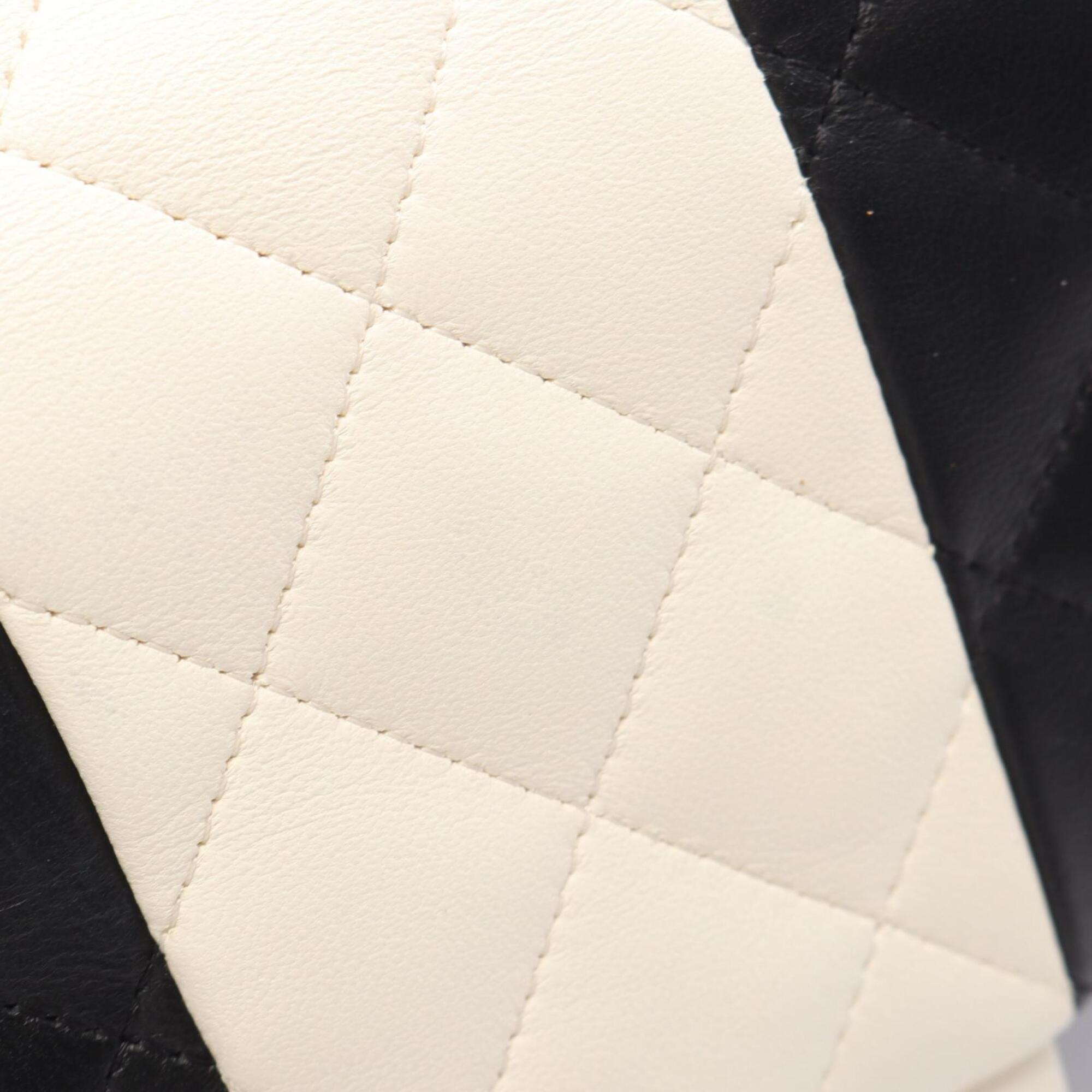 Chanel Black White Leather Handbag Shoulder Bag (Pre-Owned)