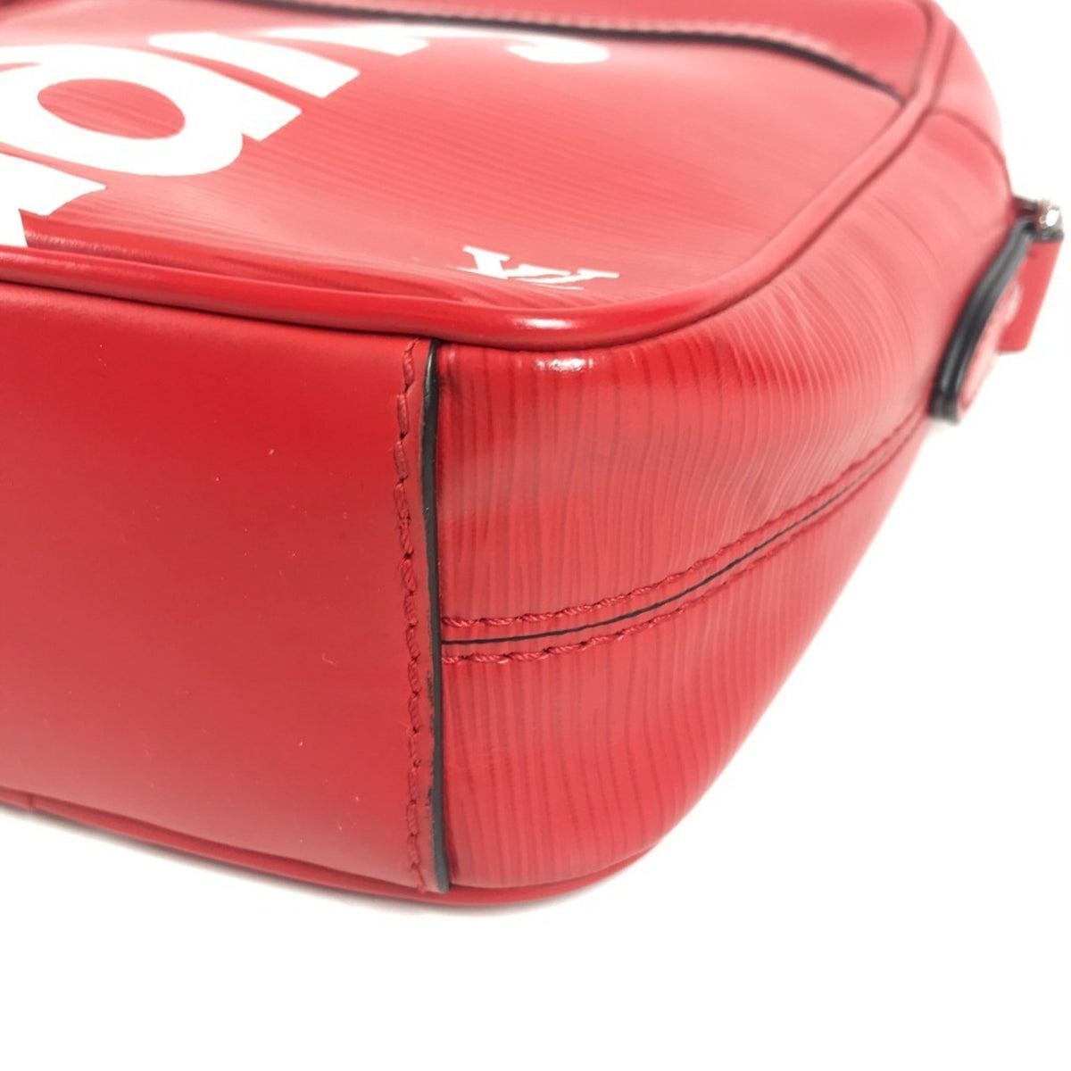Louis Vuitton Epi Red Color White Epi Leather Pochette Shoulder Bag (Pre-Owned)