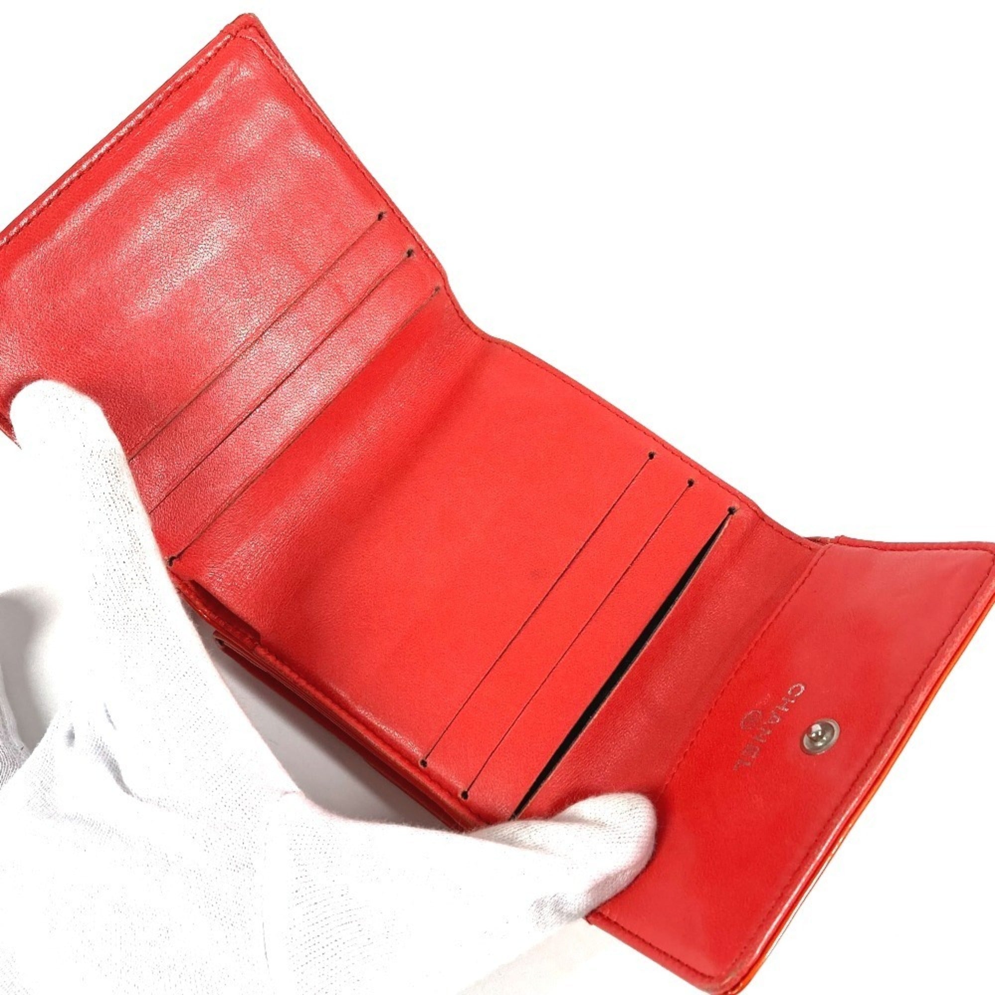 Chanel Orange Red Color Patent Leather Wallet (Tri-Fold) (Pre-Owned)