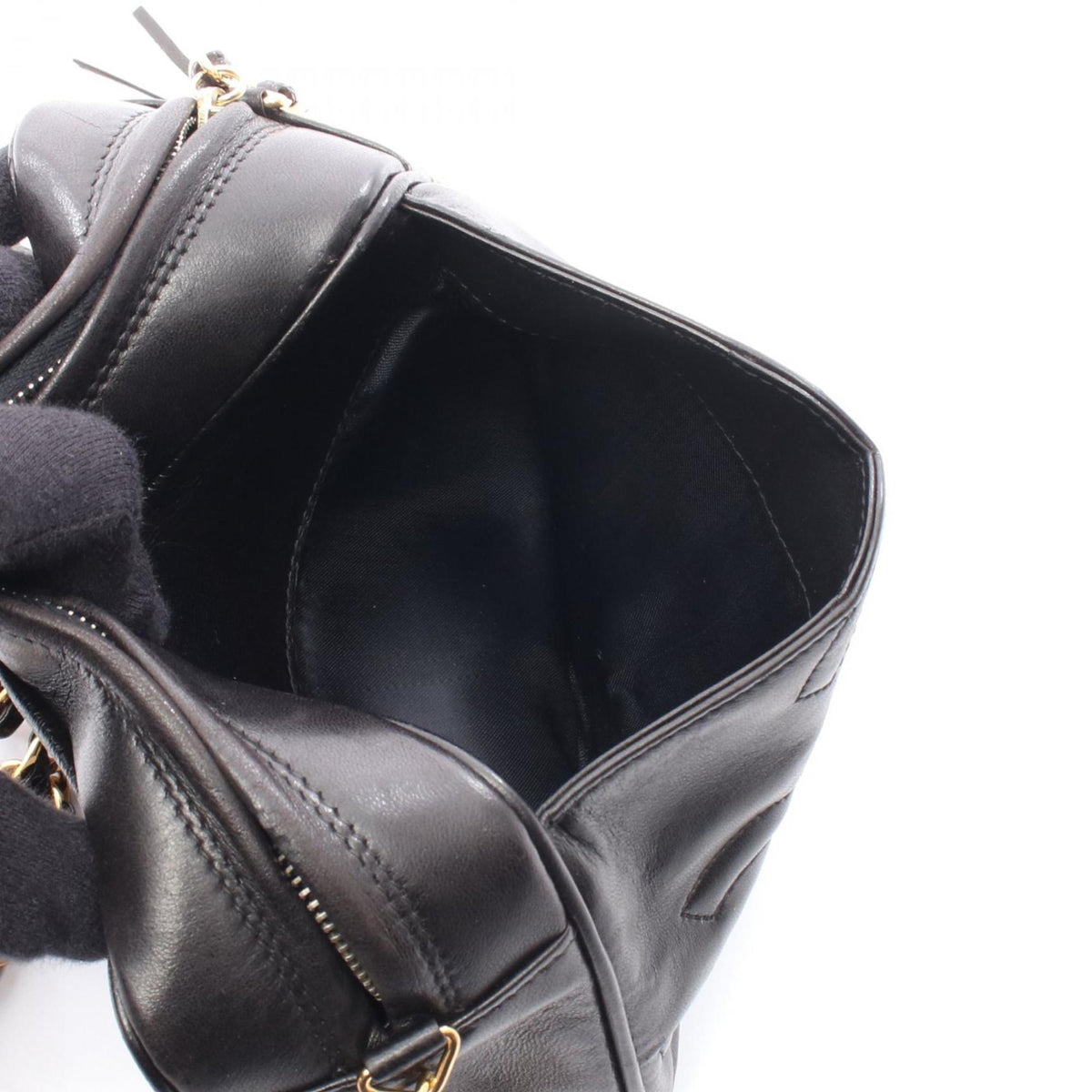 Chanel Black Leather Shoulder Bag (Pre-Owned)