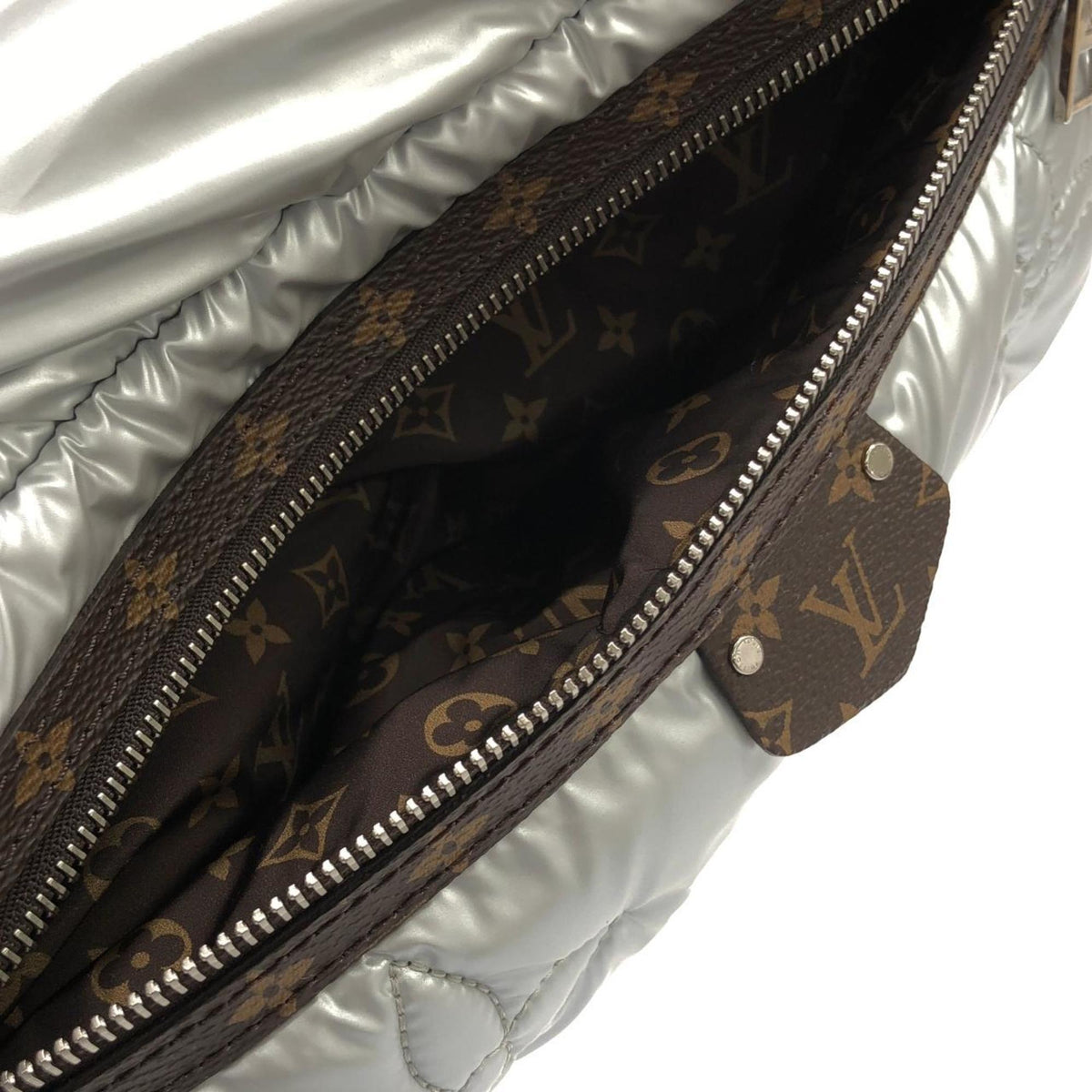 Louis Vuitton Silver Nylon Handbag (Pre-Owned)
