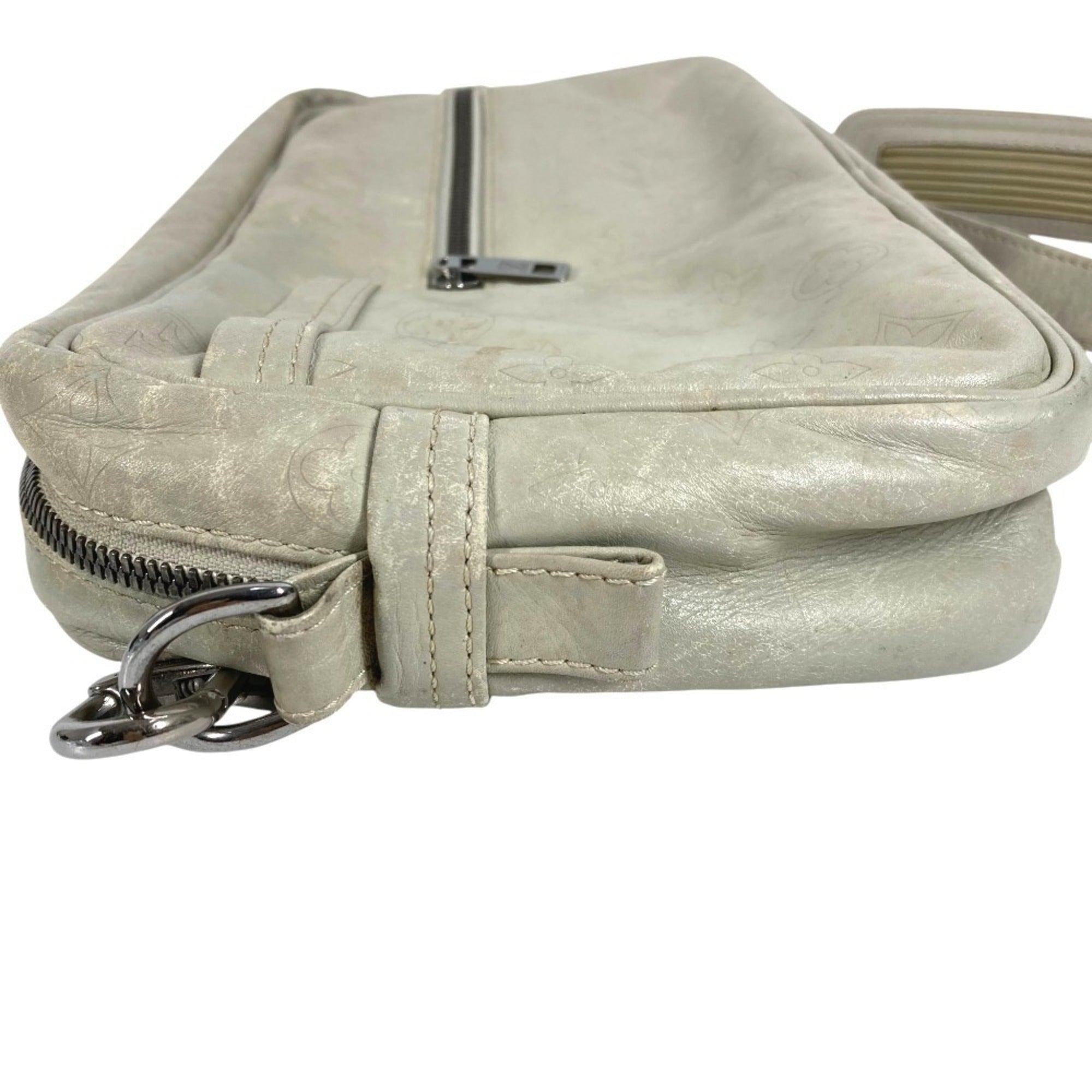 Louis Vuitton Light Gray Leather Pochette Shoulder Bag (Pre-Owned)