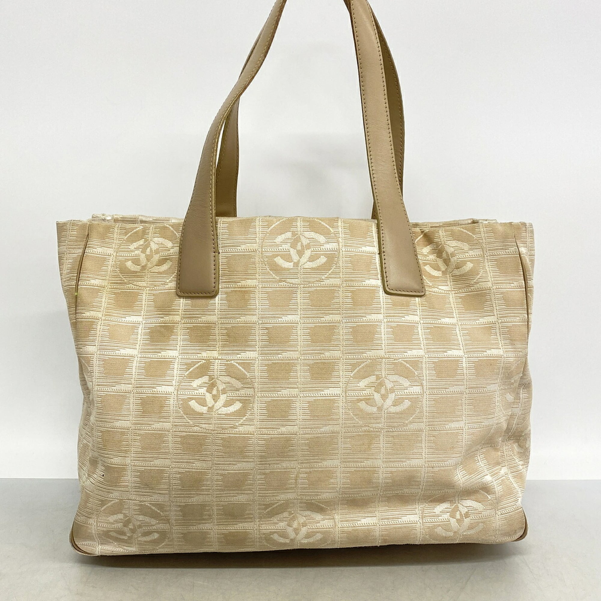 Chanel Beige Nylon Tote Bag (Pre-Owned)
