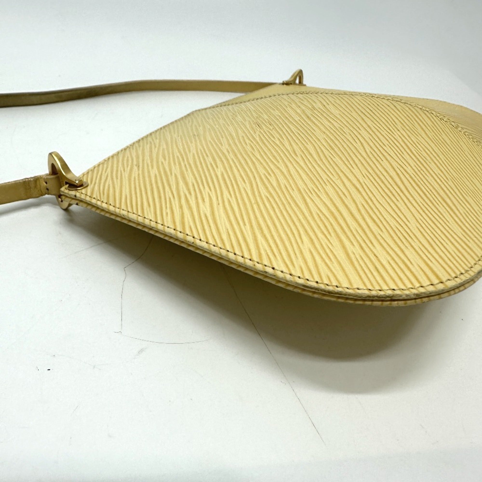 Louis Vuitton Epi Beige Epi Leather Shoulder Bag (Pre-Owned)