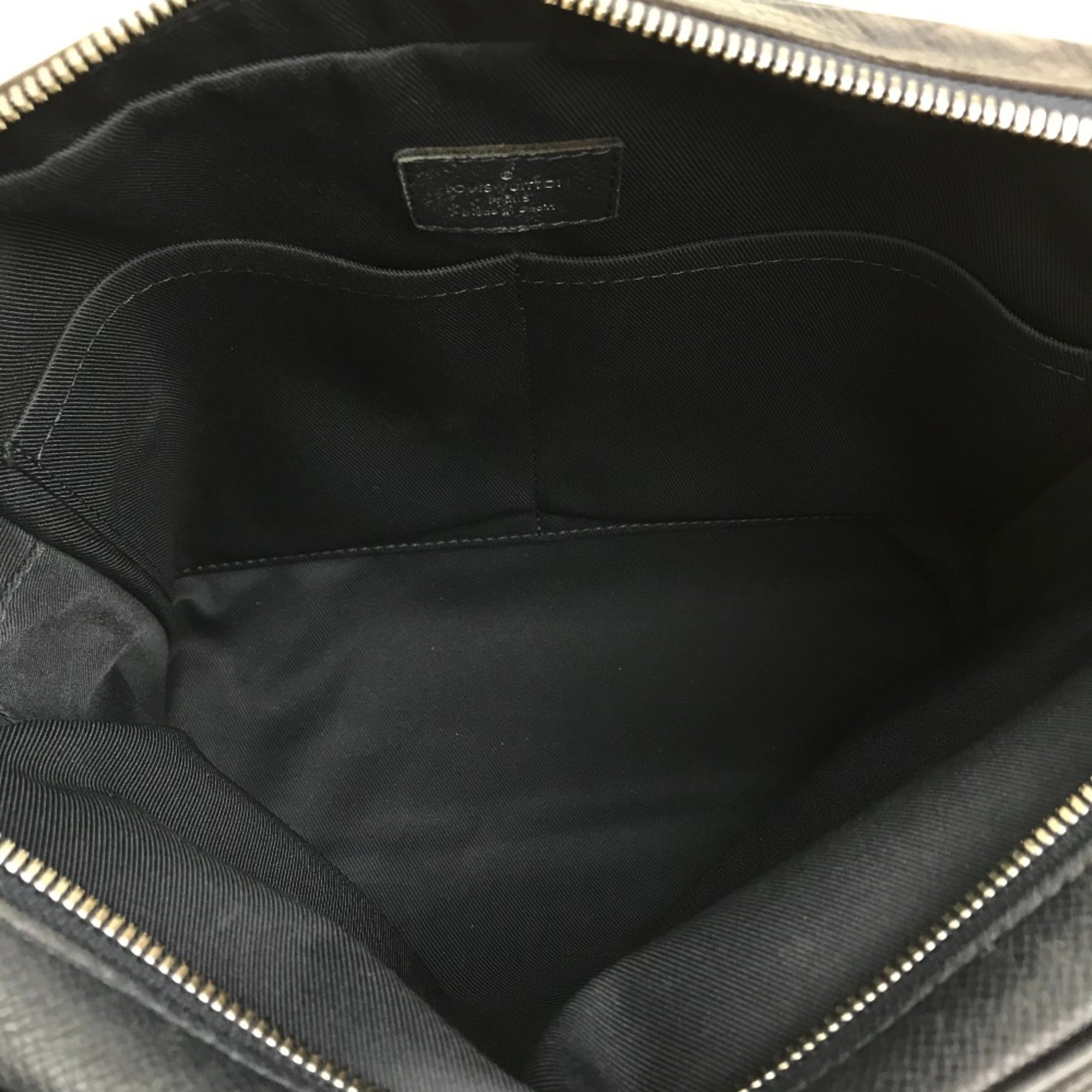 Louis Vuitton Navy Leather Shoulder Bag (Pre-Owned)