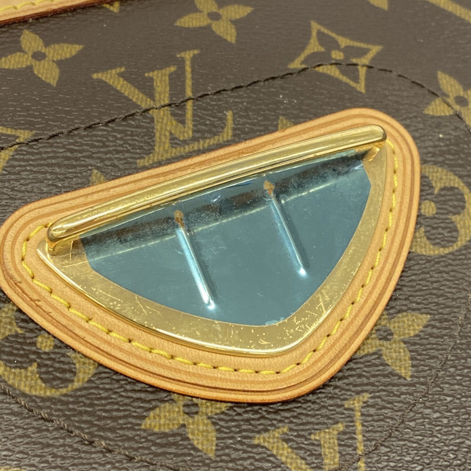 Louis Vuitton Brown Shoulder Bag (Pre-Owned)