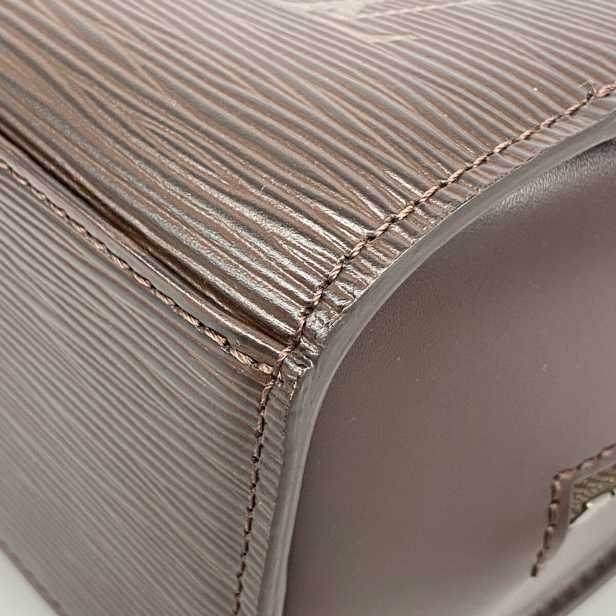 Louis Vuitton Mocha Handbag (Pre-Owned)