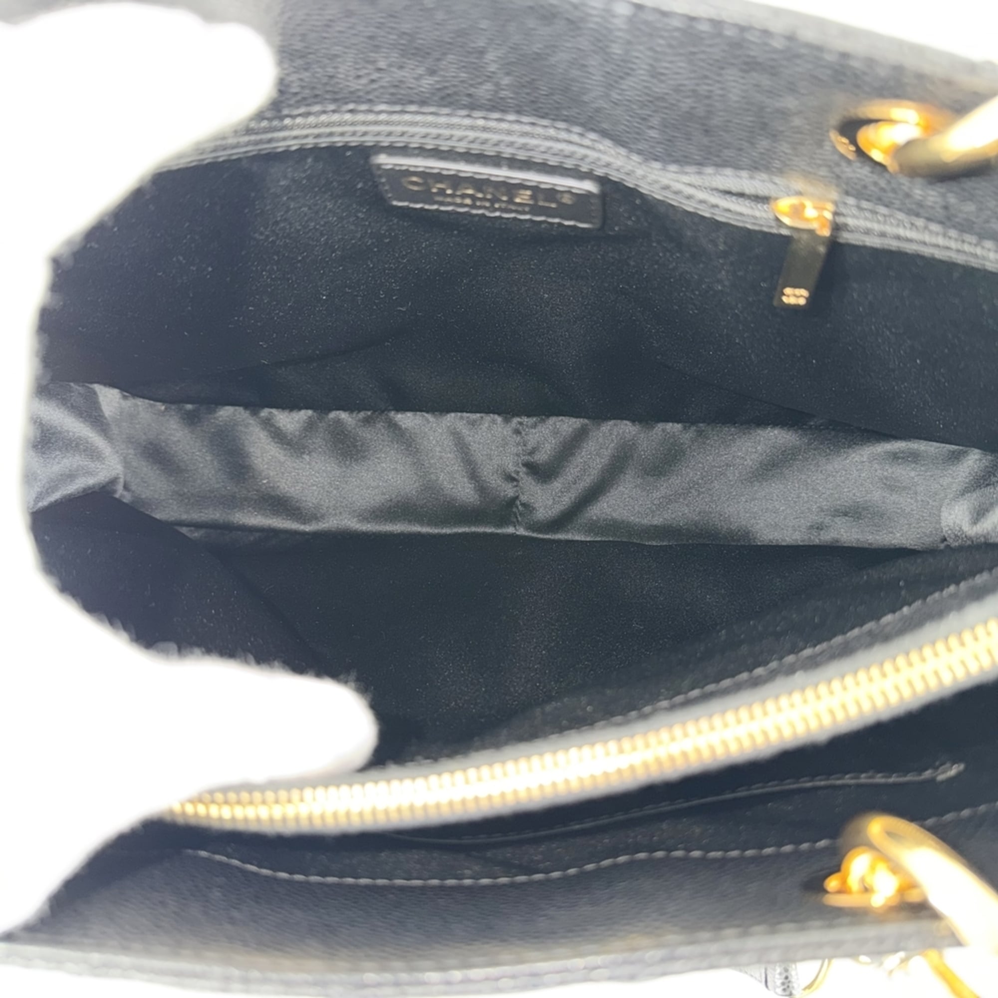 Chanel Matelasse Black Grained Calfskin Handbag (Pre-Owned)