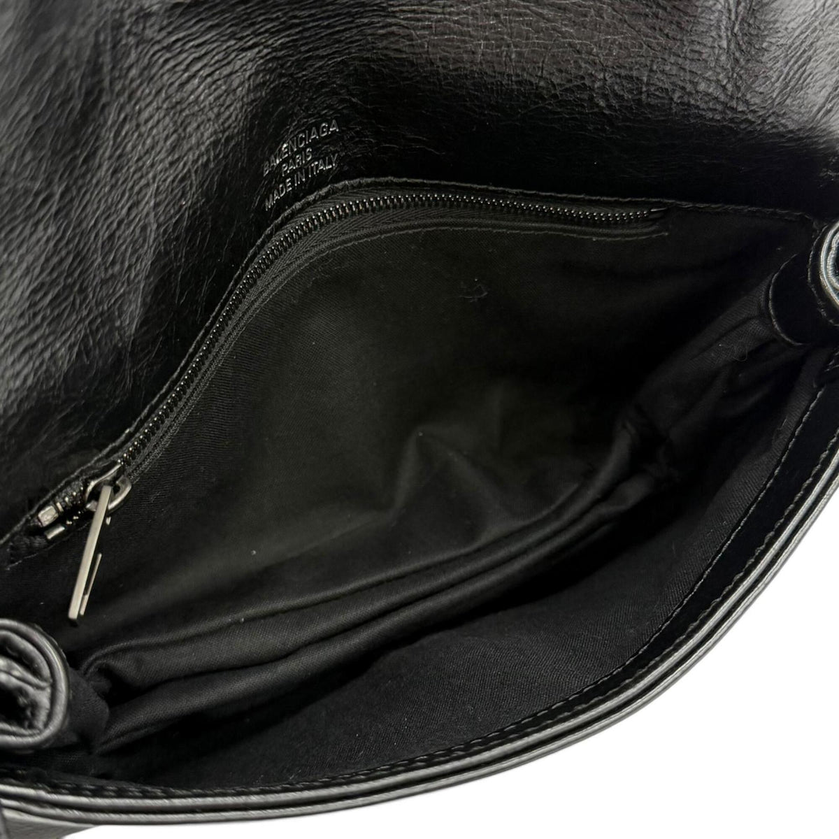 Balenciaga Black Leather Shoulder Bag (Pre-Owned)