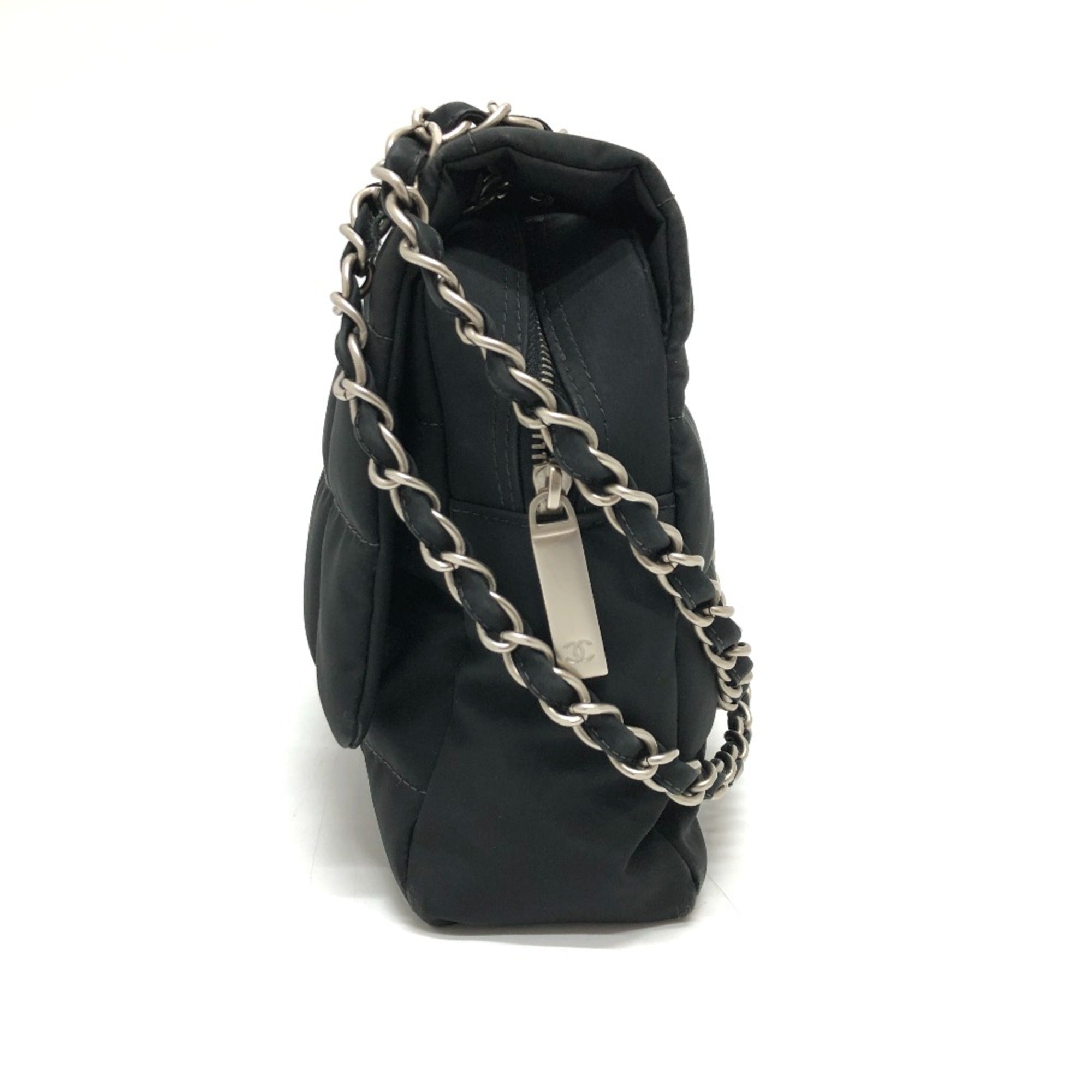 Chanel Black Cloth Shoulder Bag (Pre-Owned)