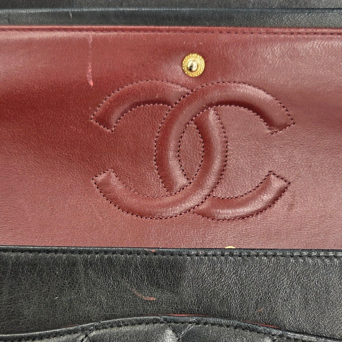 Chanel Matelasse Black Leather Shoulder Bag (Pre-Owned)