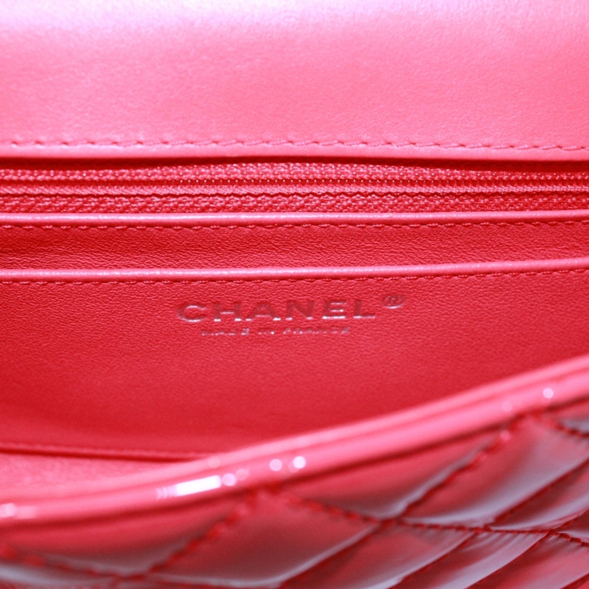 Chanel Pink Patent Leather Shoulder Bag (Pre-Owned)