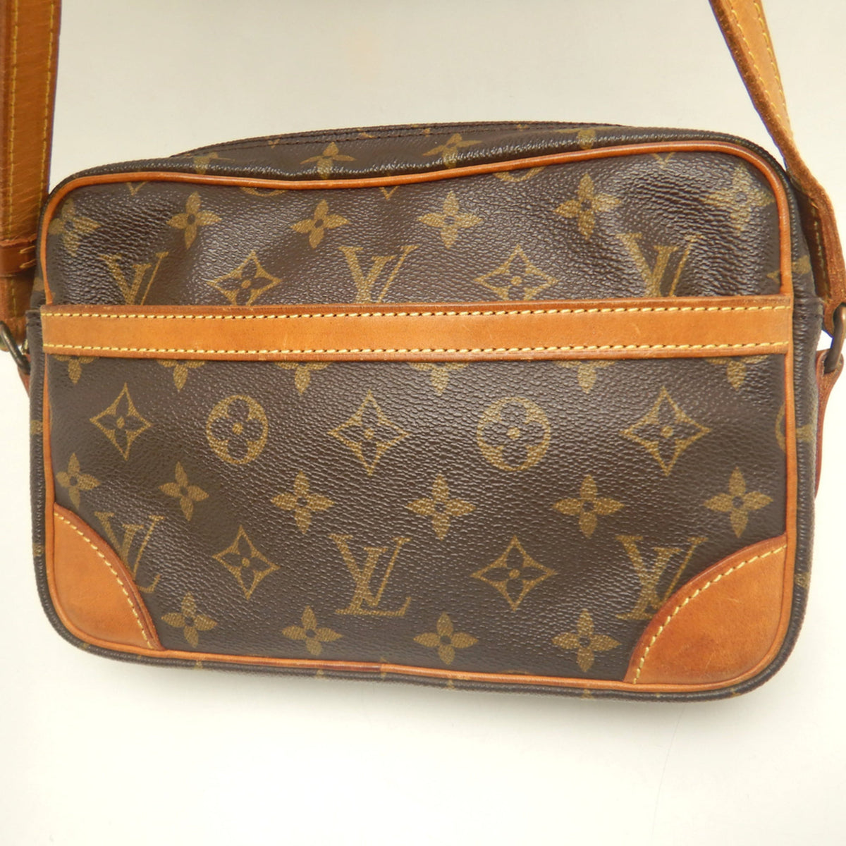 Louis Vuitton Brown Monogram Monogram Shoulder Bag (Pre-Owned)