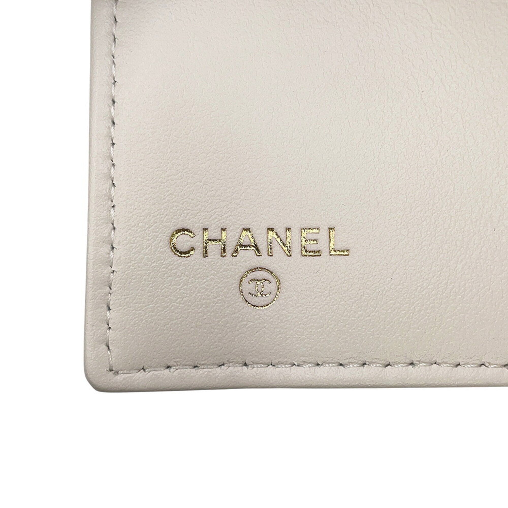 Chanel White Grained Calfskin Wallet (Tri-Fold) (Pre-Owned)