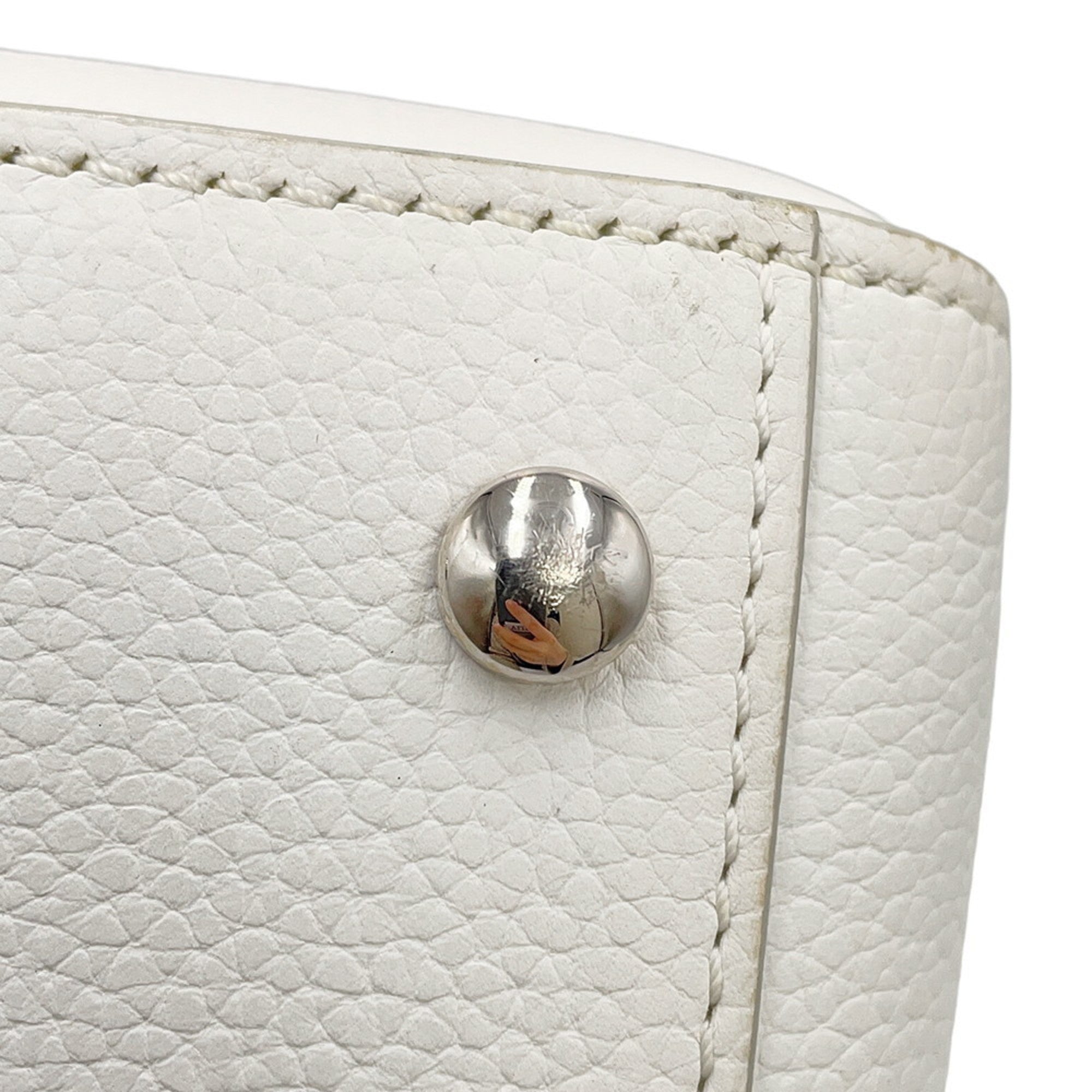 Chanel White Leather Handbag Shoulder Bag (Pre-Owned)