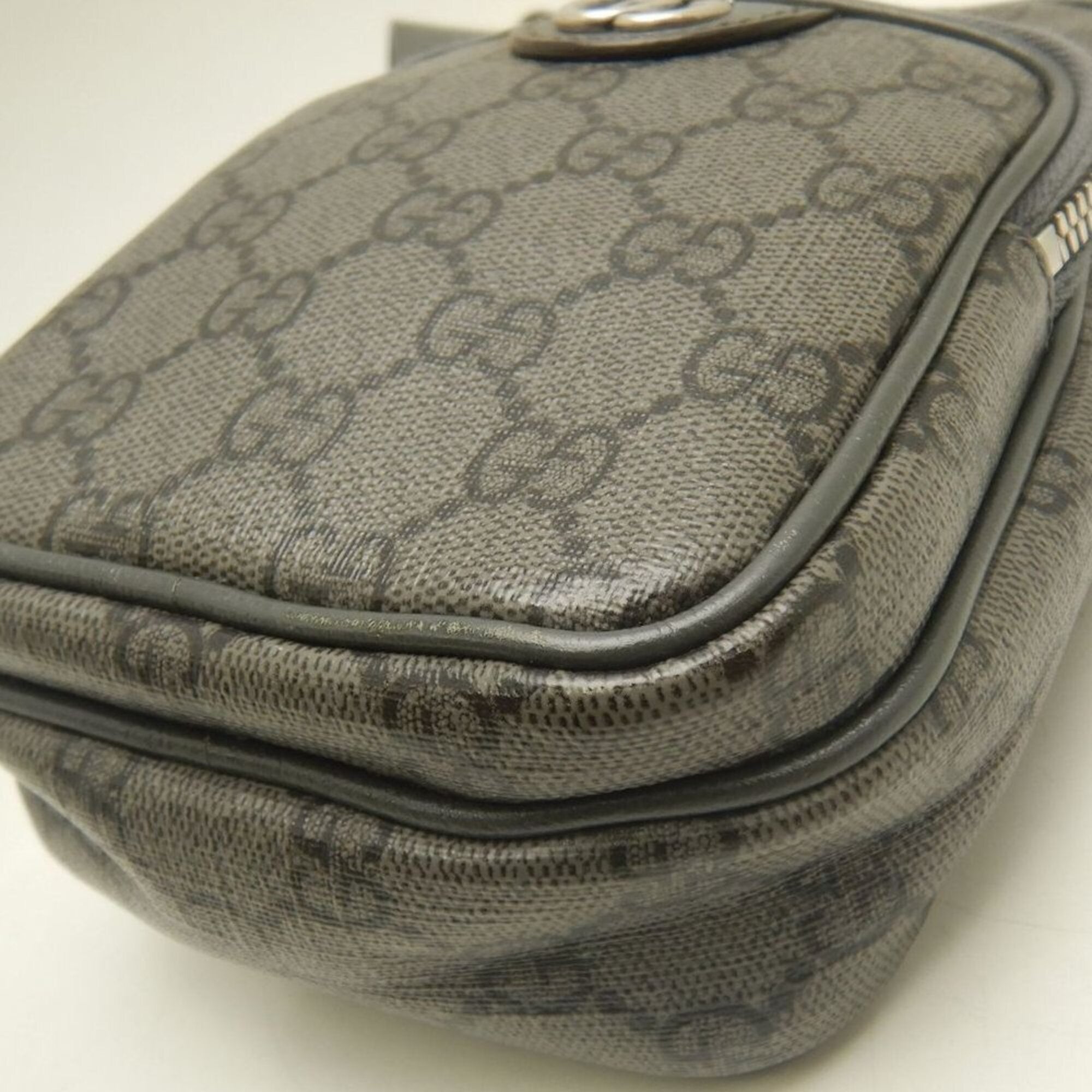 Gucci Gray Gg Supreme Canvas Sling Bag (Pre-Owned)