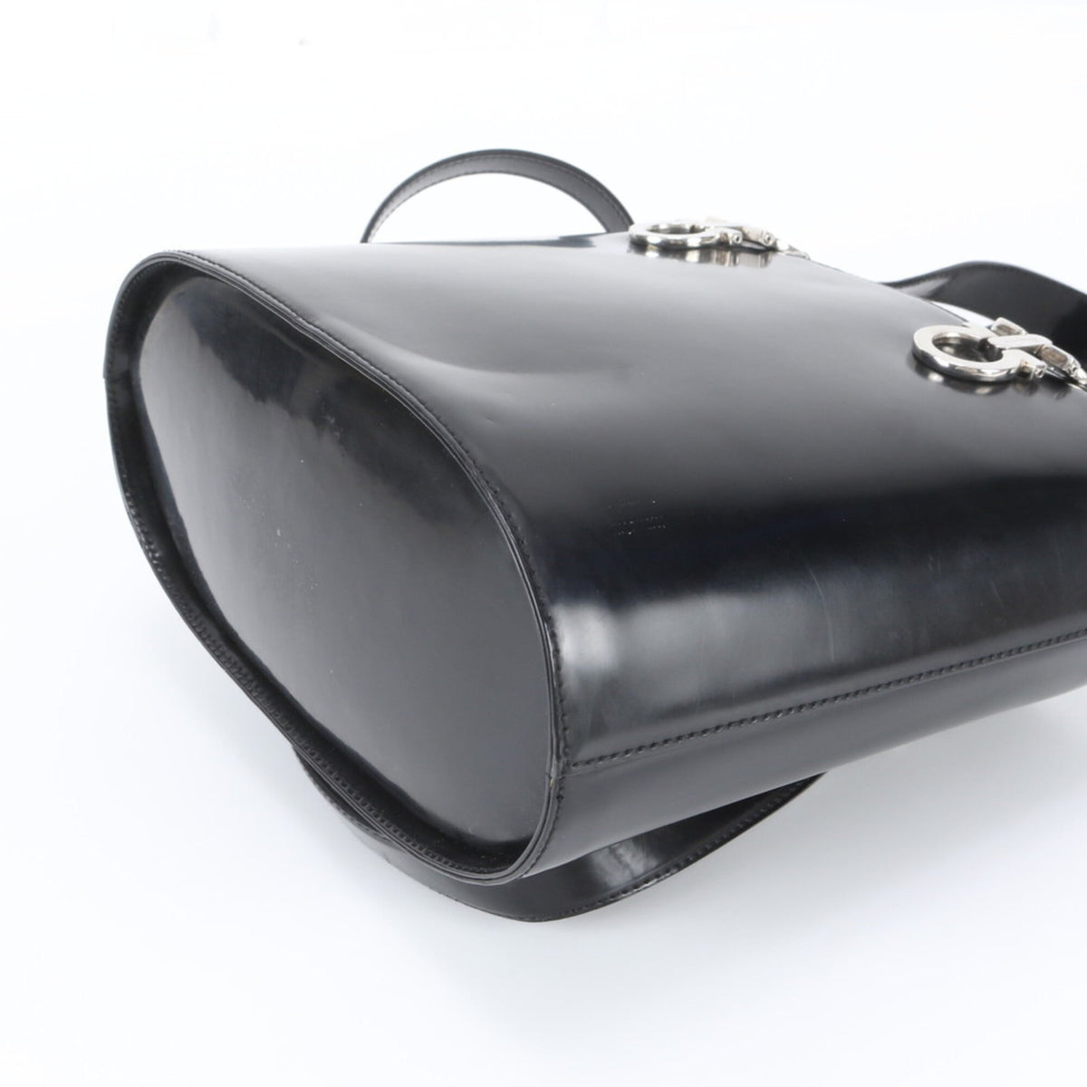 Salvatore Ferragamo Black Leather Shoulder Bag (Pre-Owned)