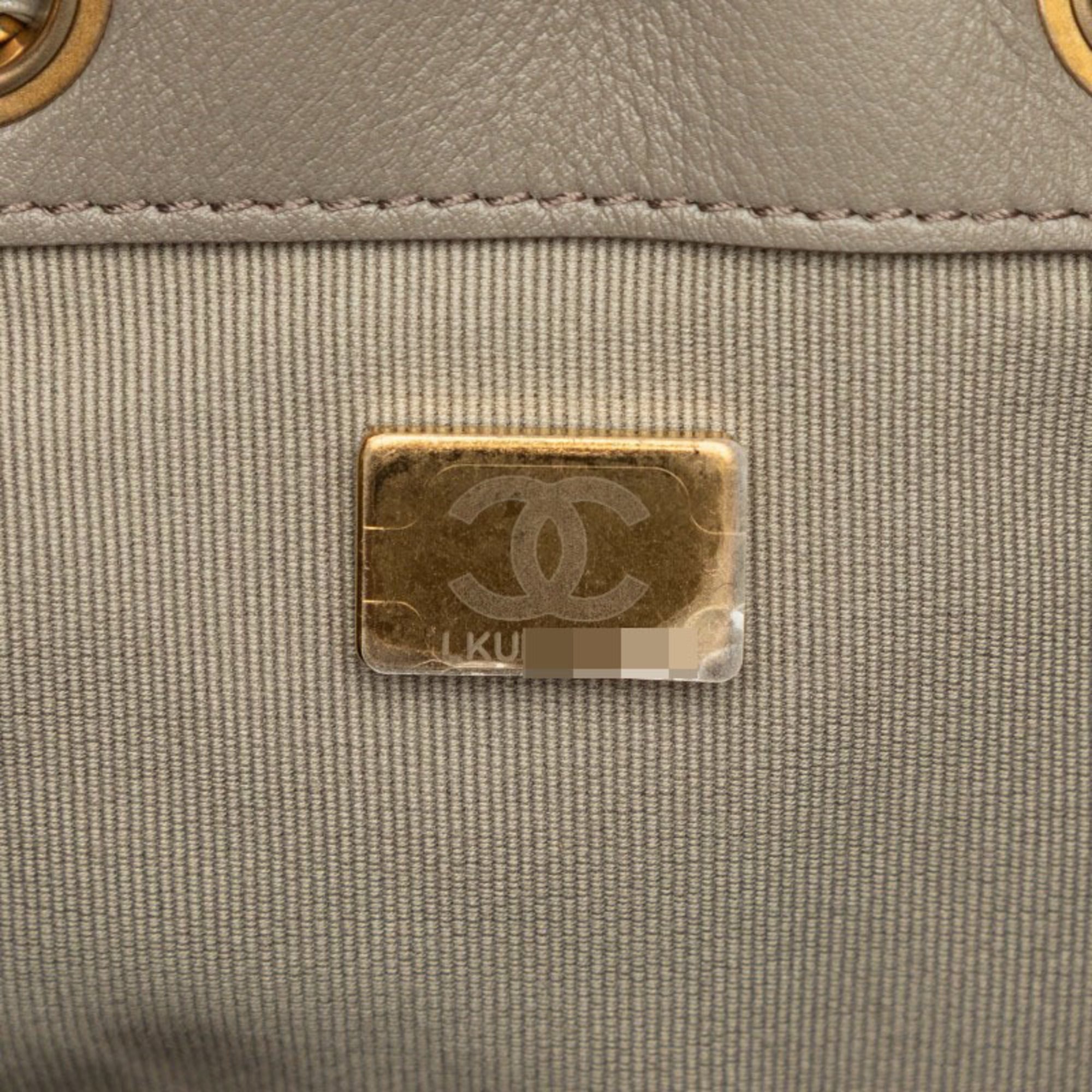 Chanel Beige Suede Shoulder Bag (Pre-Owned)