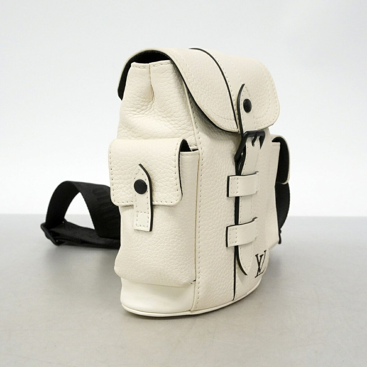Louis Vuitton Blanc Sling Bag (Pre-Owned)