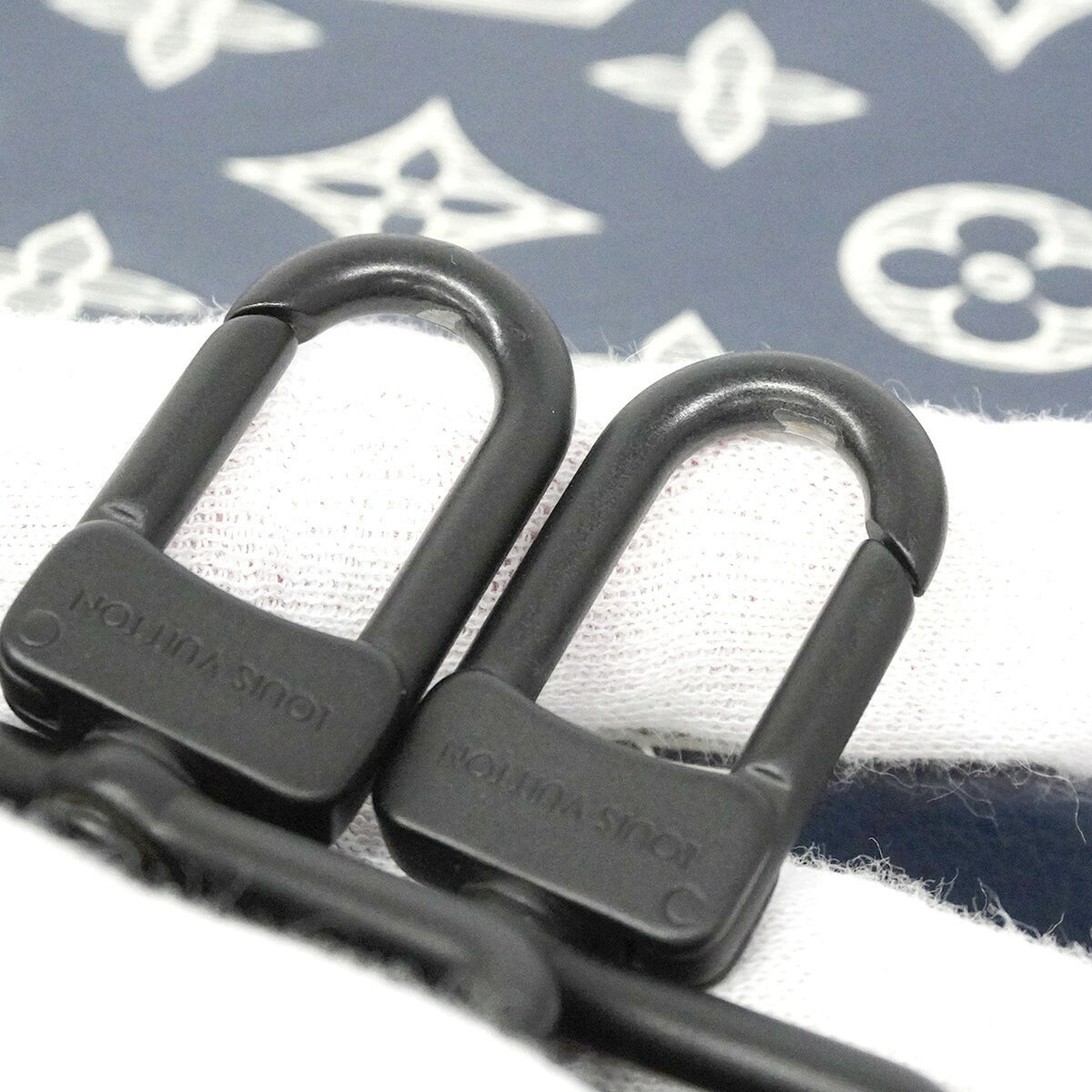 Louis Vuitton Navy Shoulder Bag (Pre-Owned)