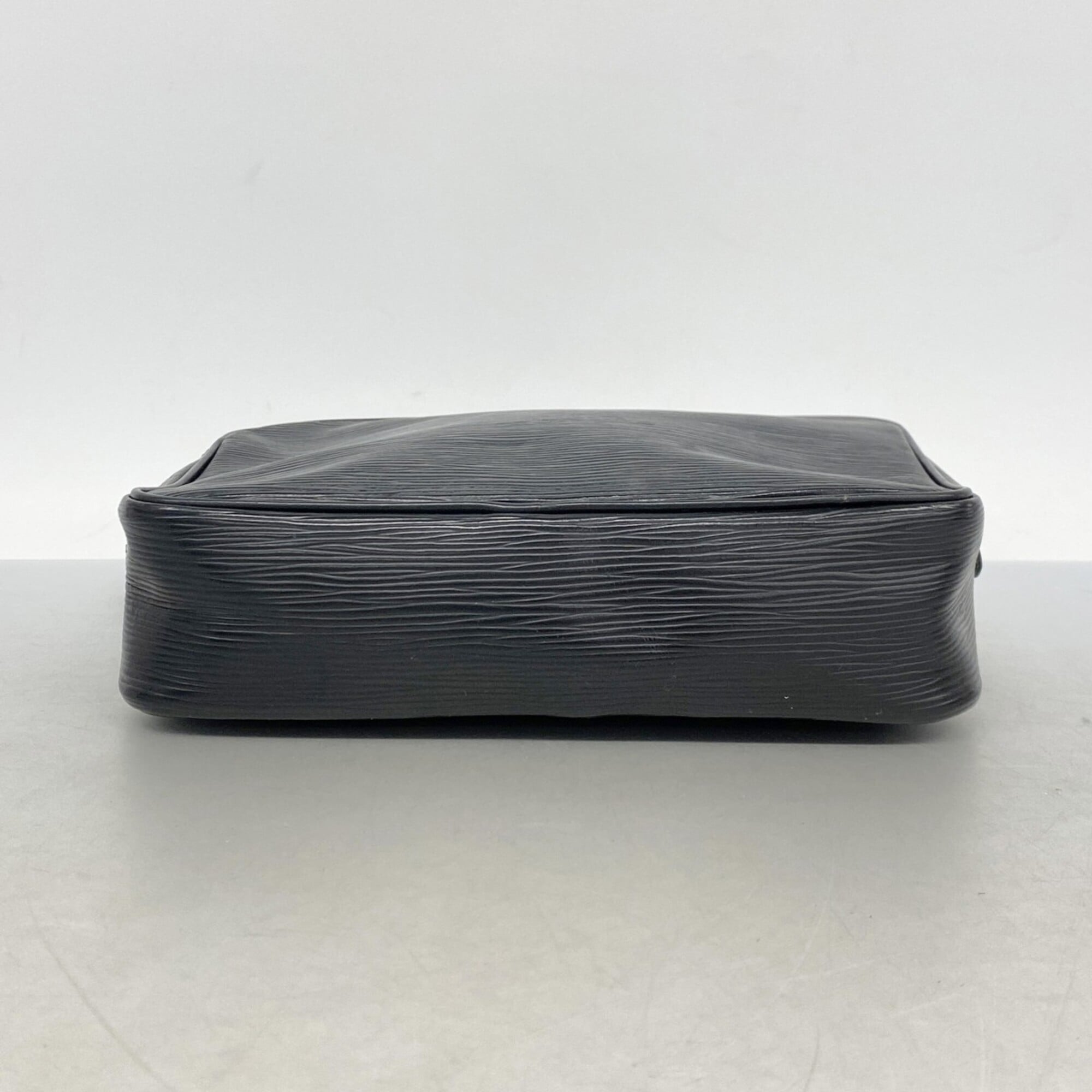 Louis Vuitton Noir Shoulder Bag (Pre-Owned)