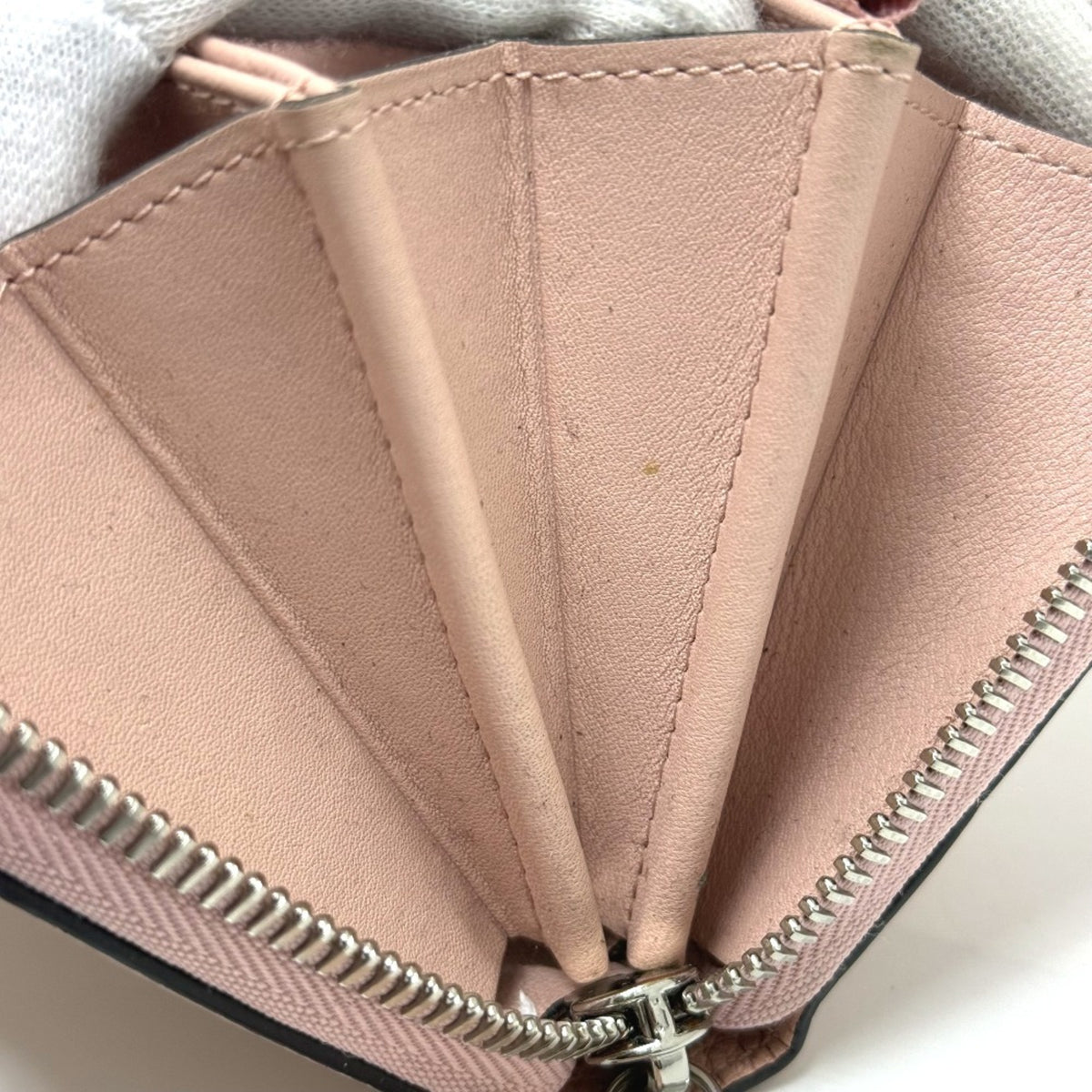 Louis Vuitton Mahina Magnolia Mahina Leather Long Wallet (Bi-Fold) (Pre-Owned)