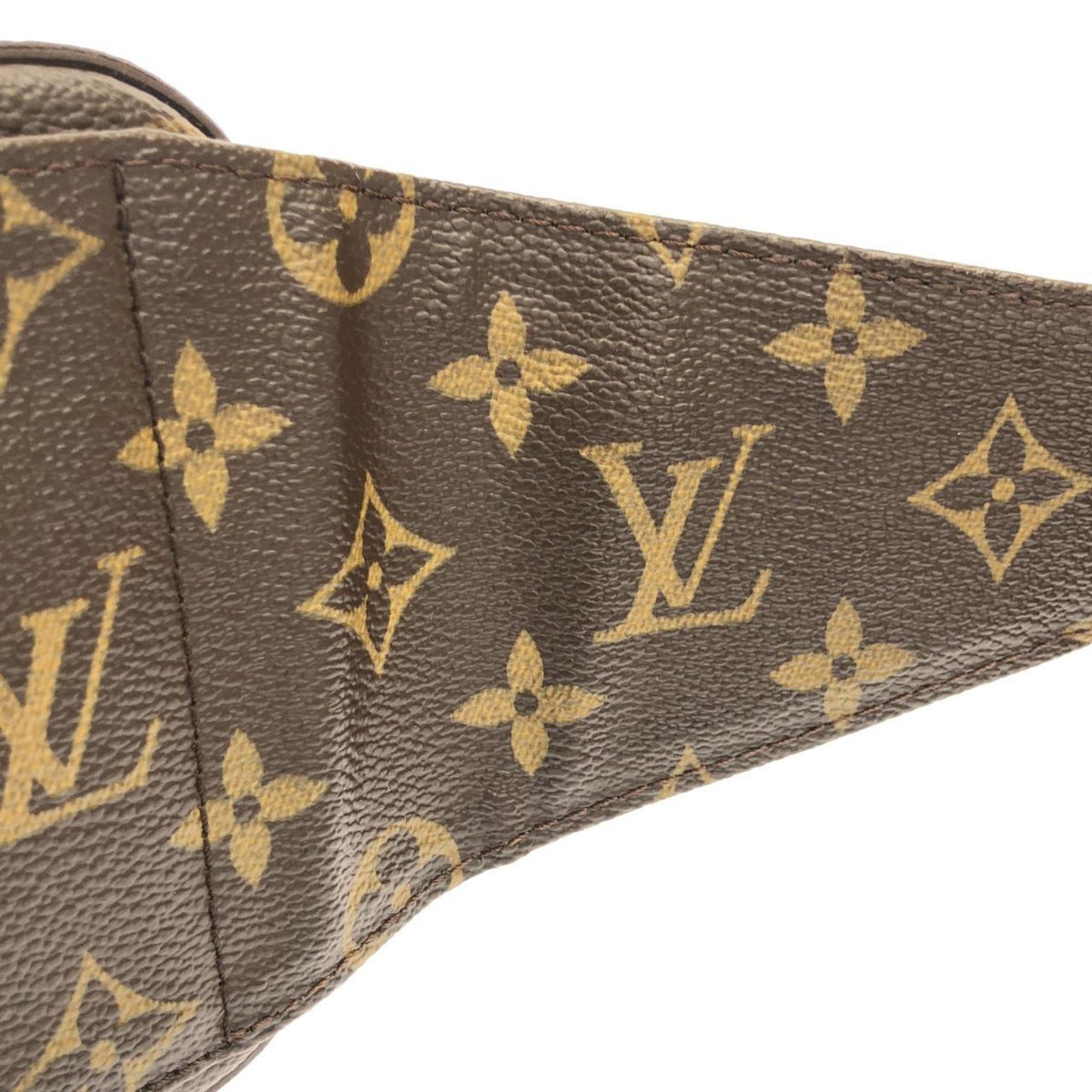 Louis Vuitton Brown Coated Canvas Shoulder Bag (Pre-Owned)