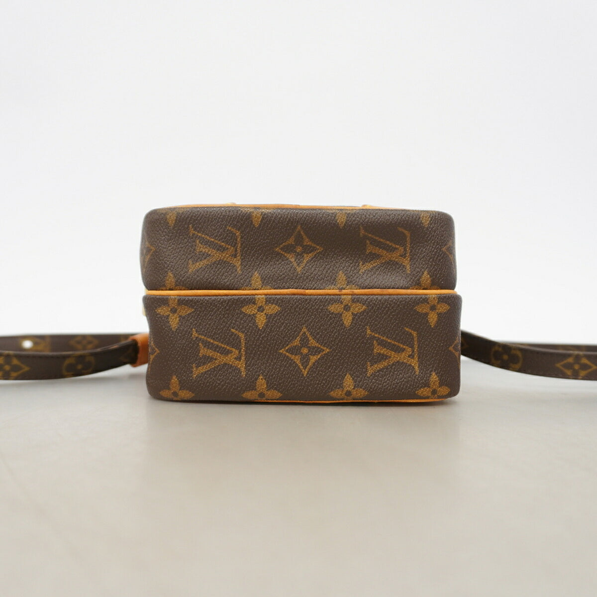 Louis Vuitton Brown Shoulder Bag (Pre-Owned)