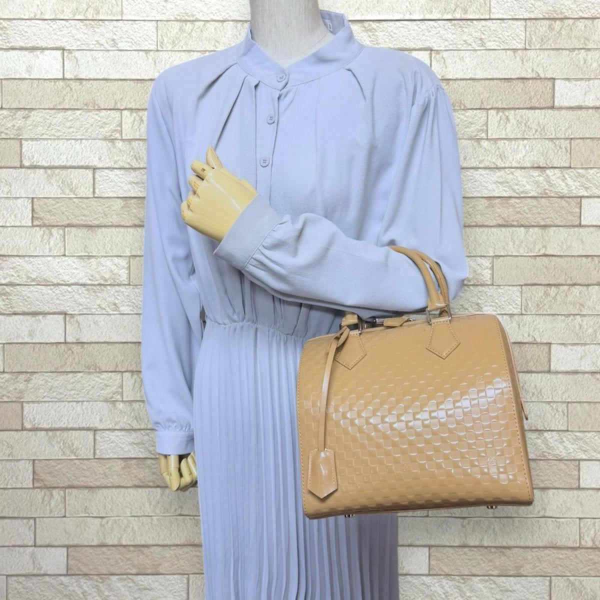 Louis Vuitton Beige Handbag (Pre-Owned)