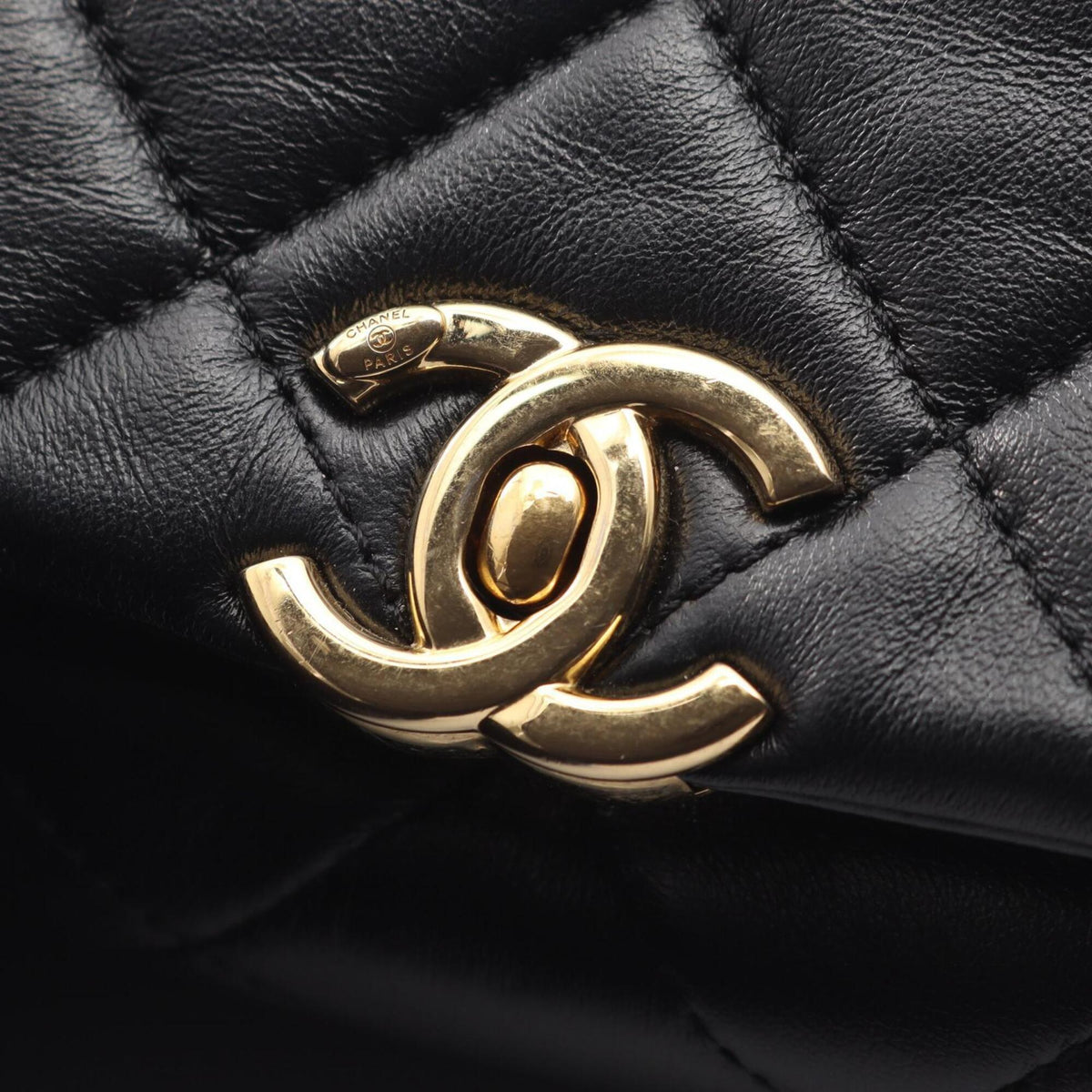 Chanel Black Leather Handbag Shoulder Bag (Pre-Owned)