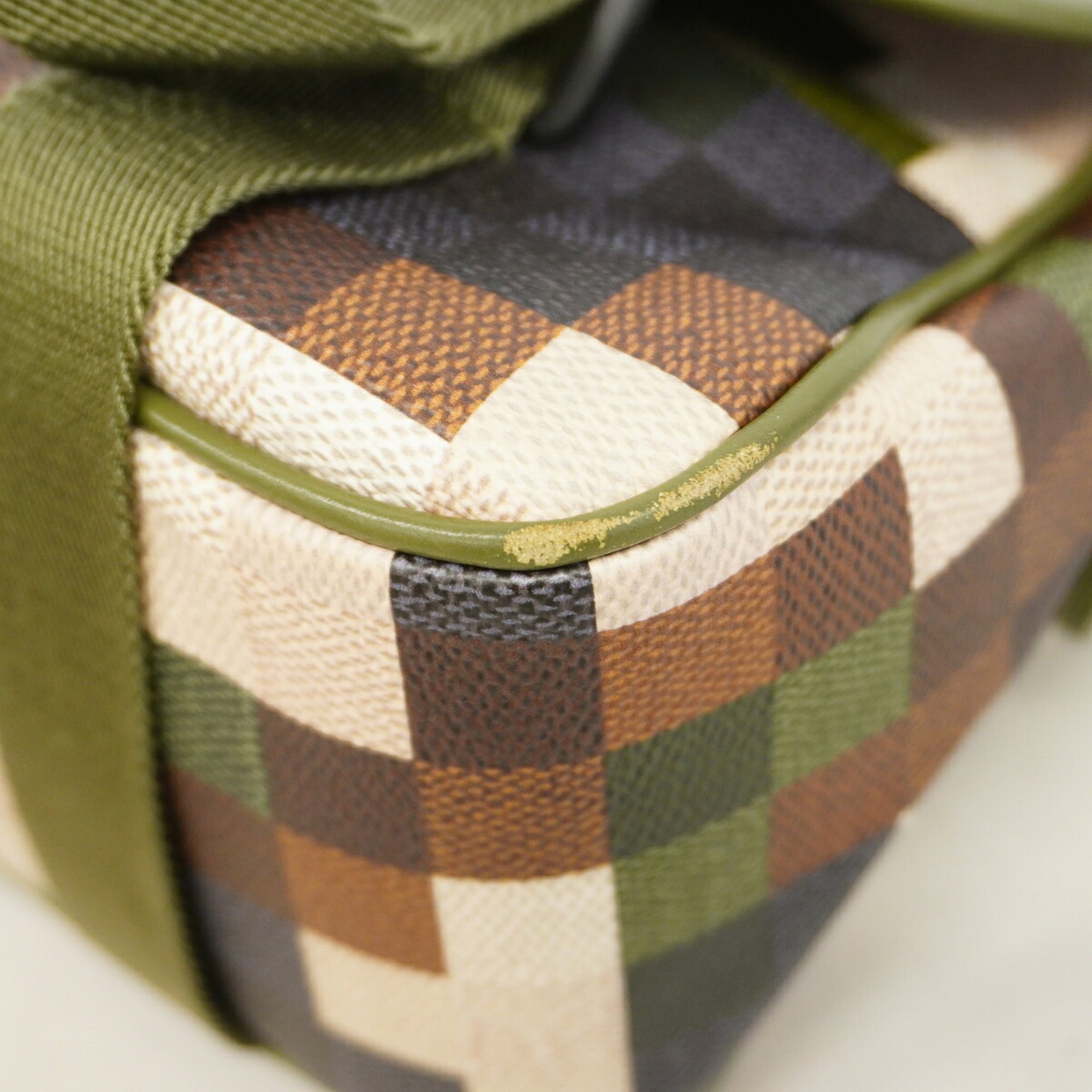 Louis Vuitton Green Shoulder Bag (Pre-Owned)