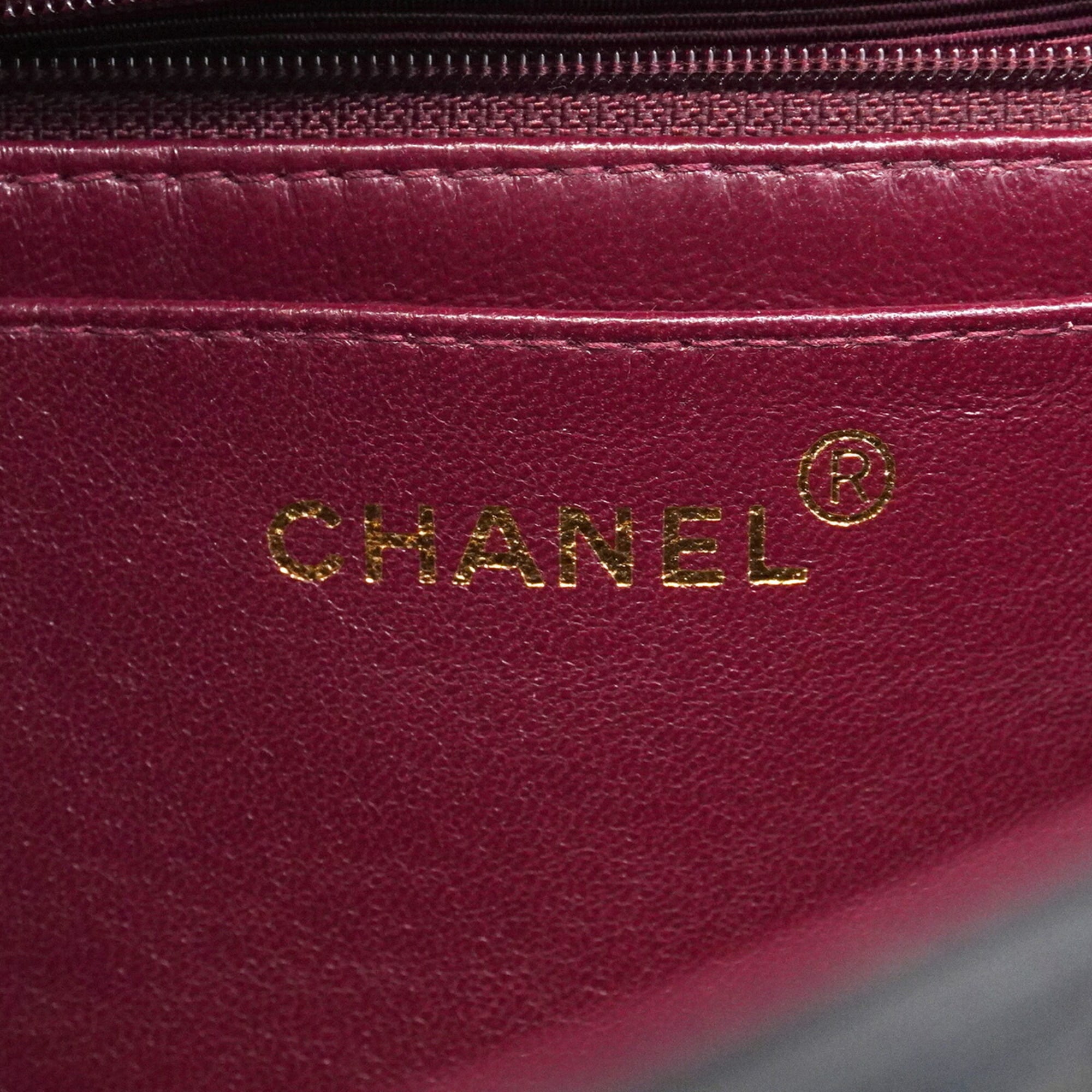Chanel Black Leather Handbag (Pre-Owned)