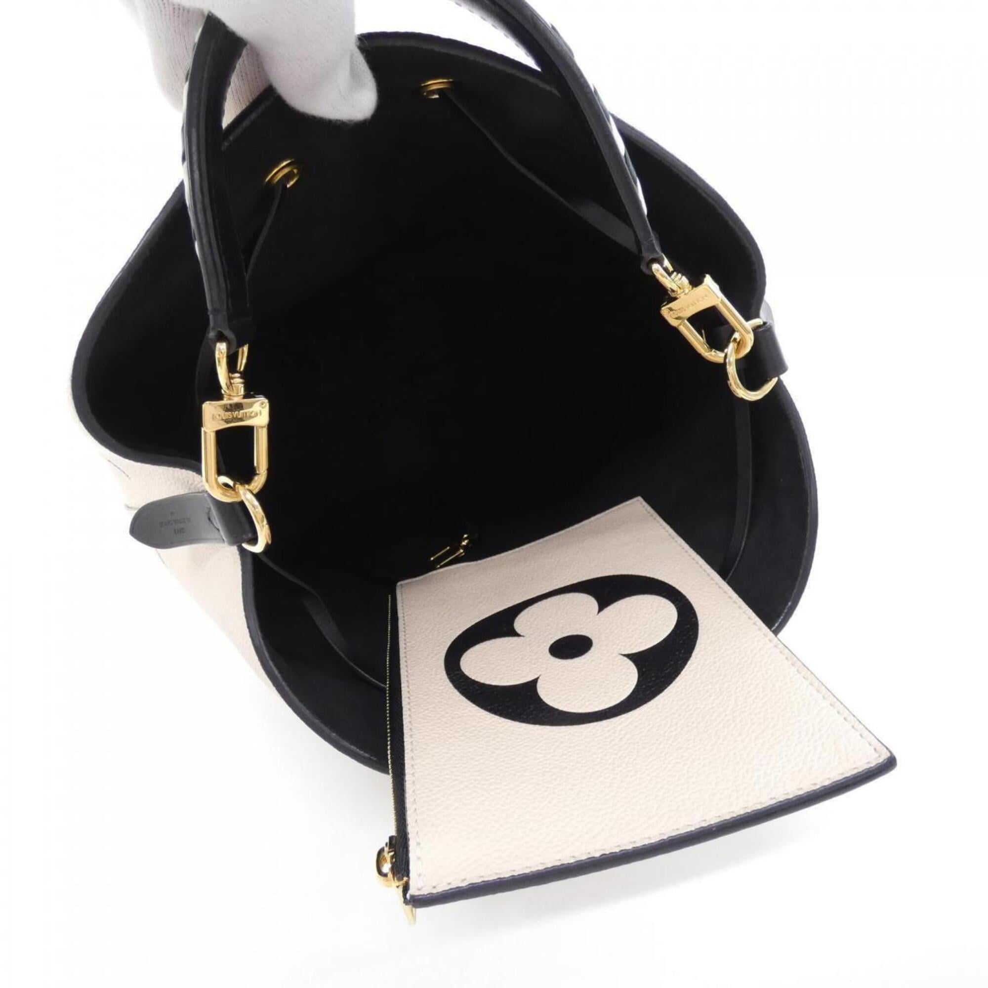 Louis Vuitton Beige Leather Pouch Shoulder Bag (Pre-Owned)