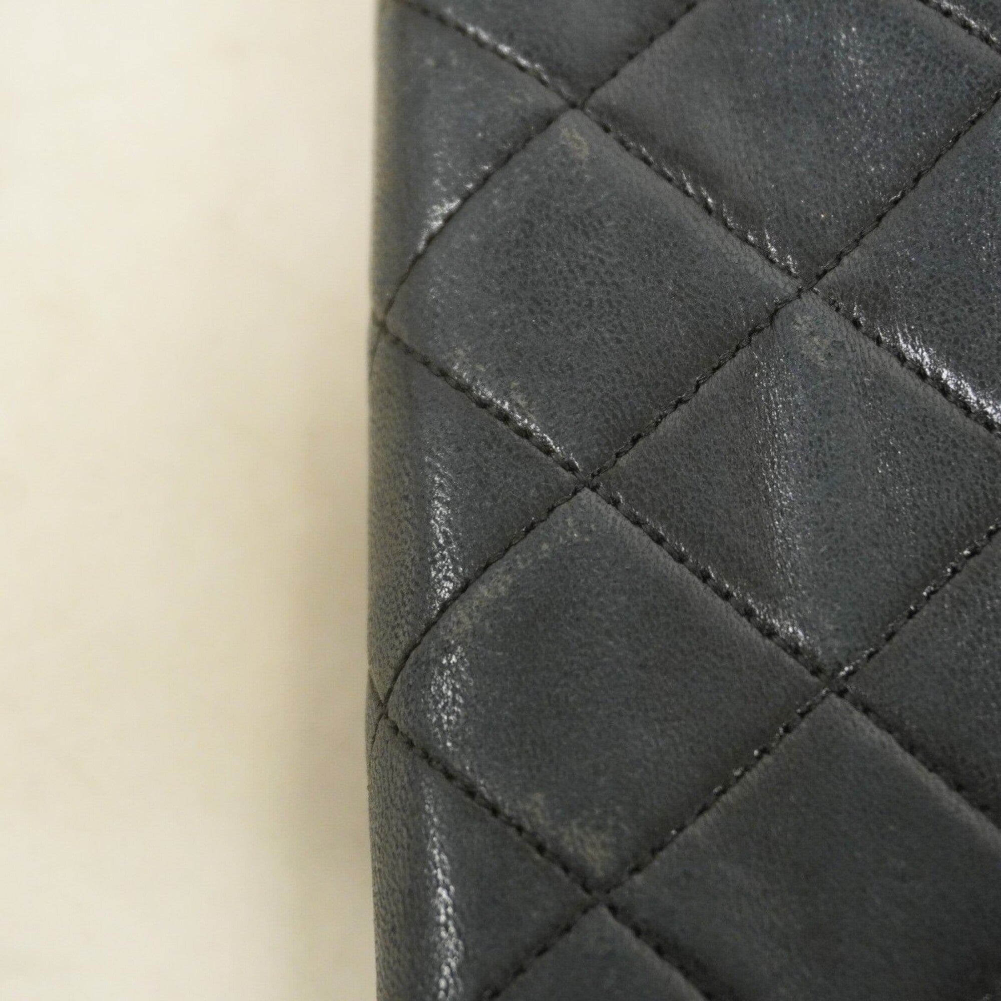 Chanel Black Leather Shoulder Bag (Pre-Owned)