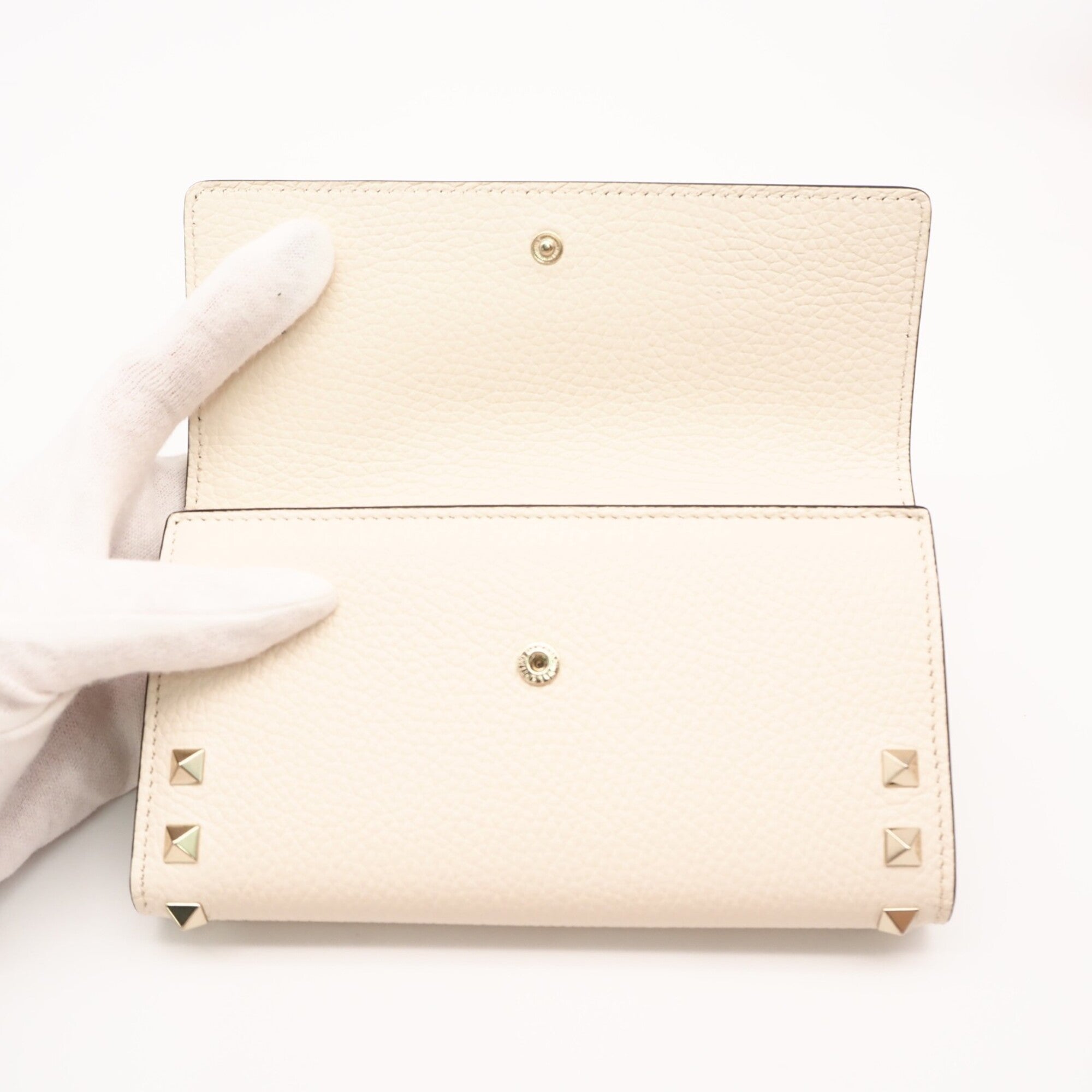 Valentino Ivory Leather Long Wallet (Bi-Fold) (Pre-Owned)