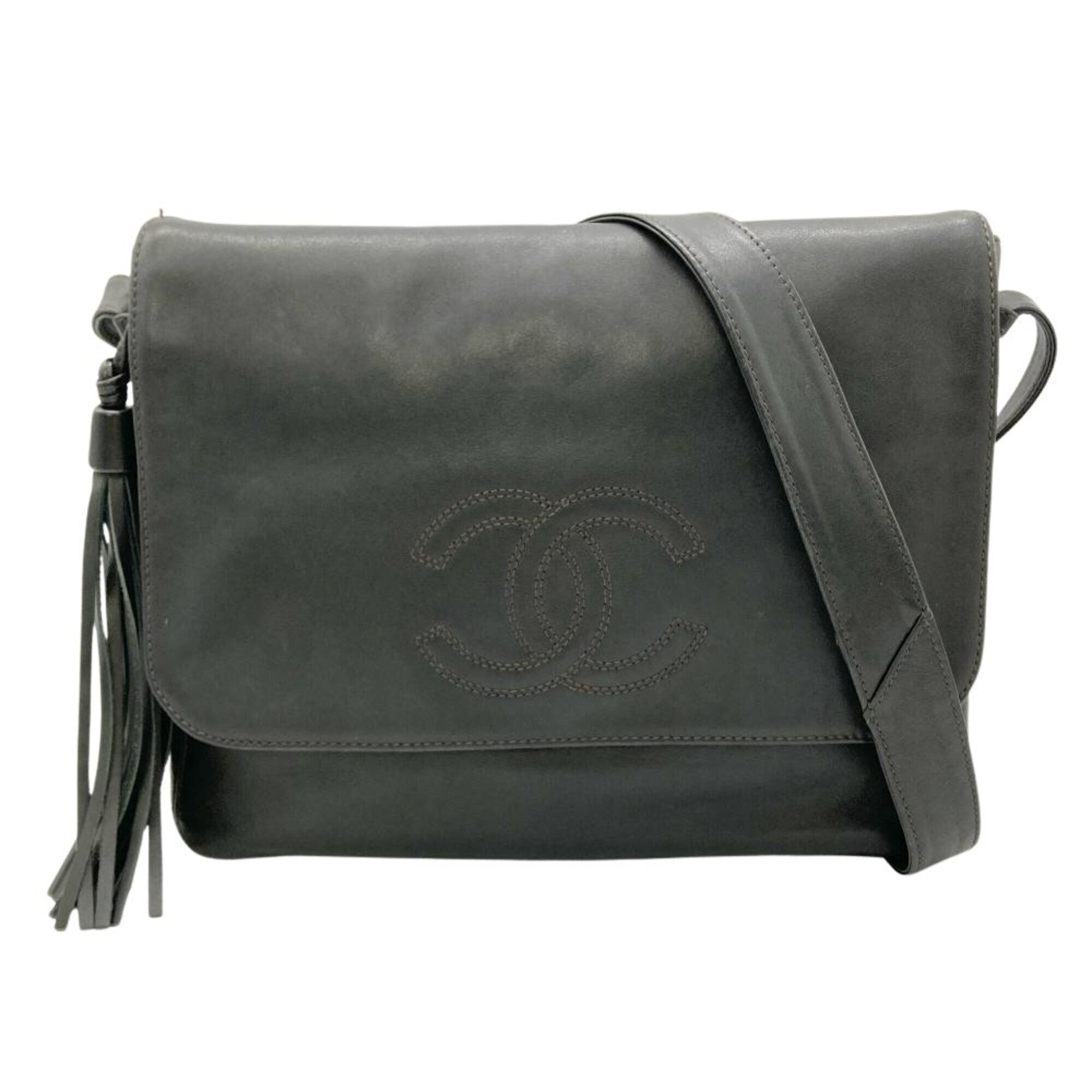 Chanel Black Leather Shoulder Bag (Pre-Owned)
