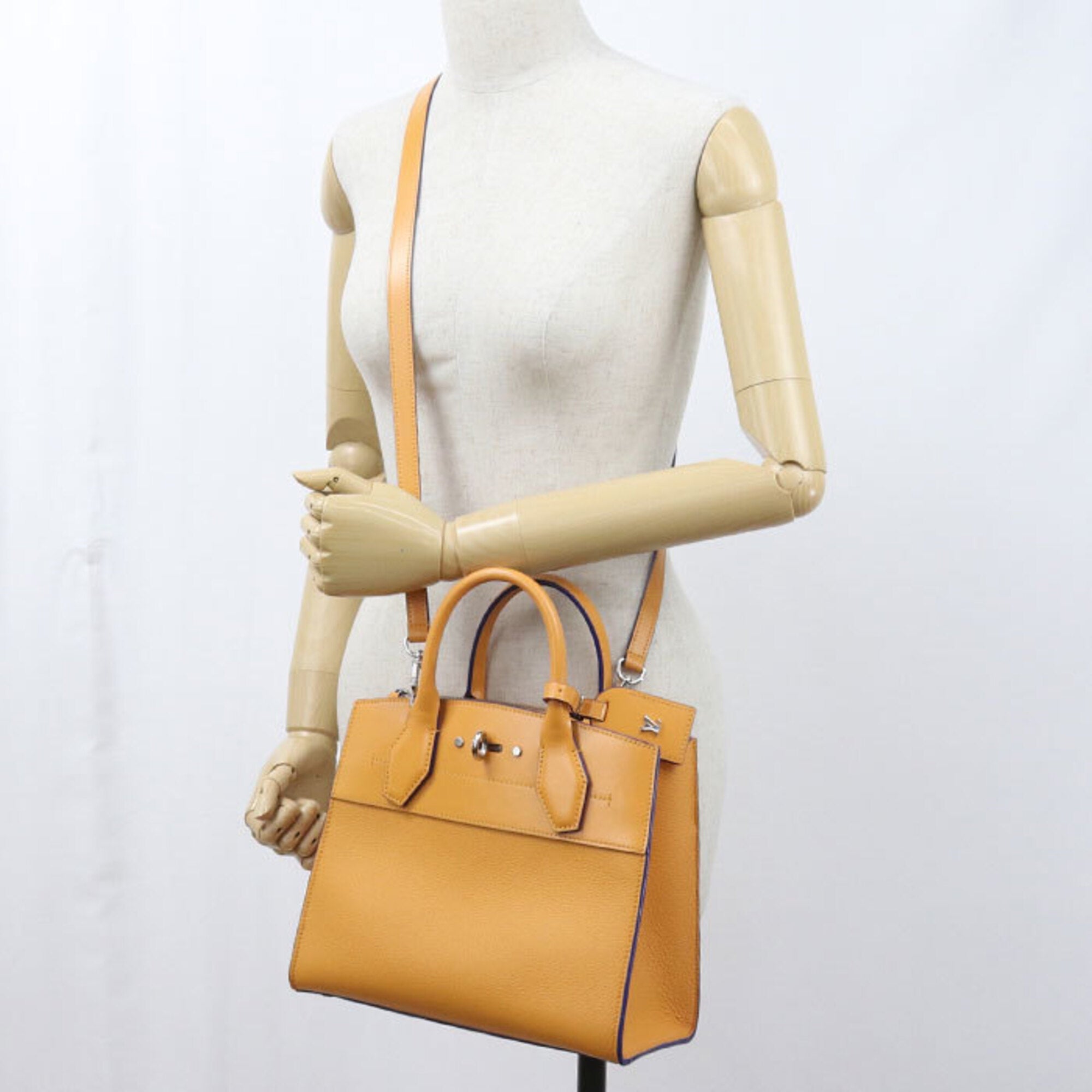 Louis Vuitton Orange Leather Handbag (Pre-Owned)