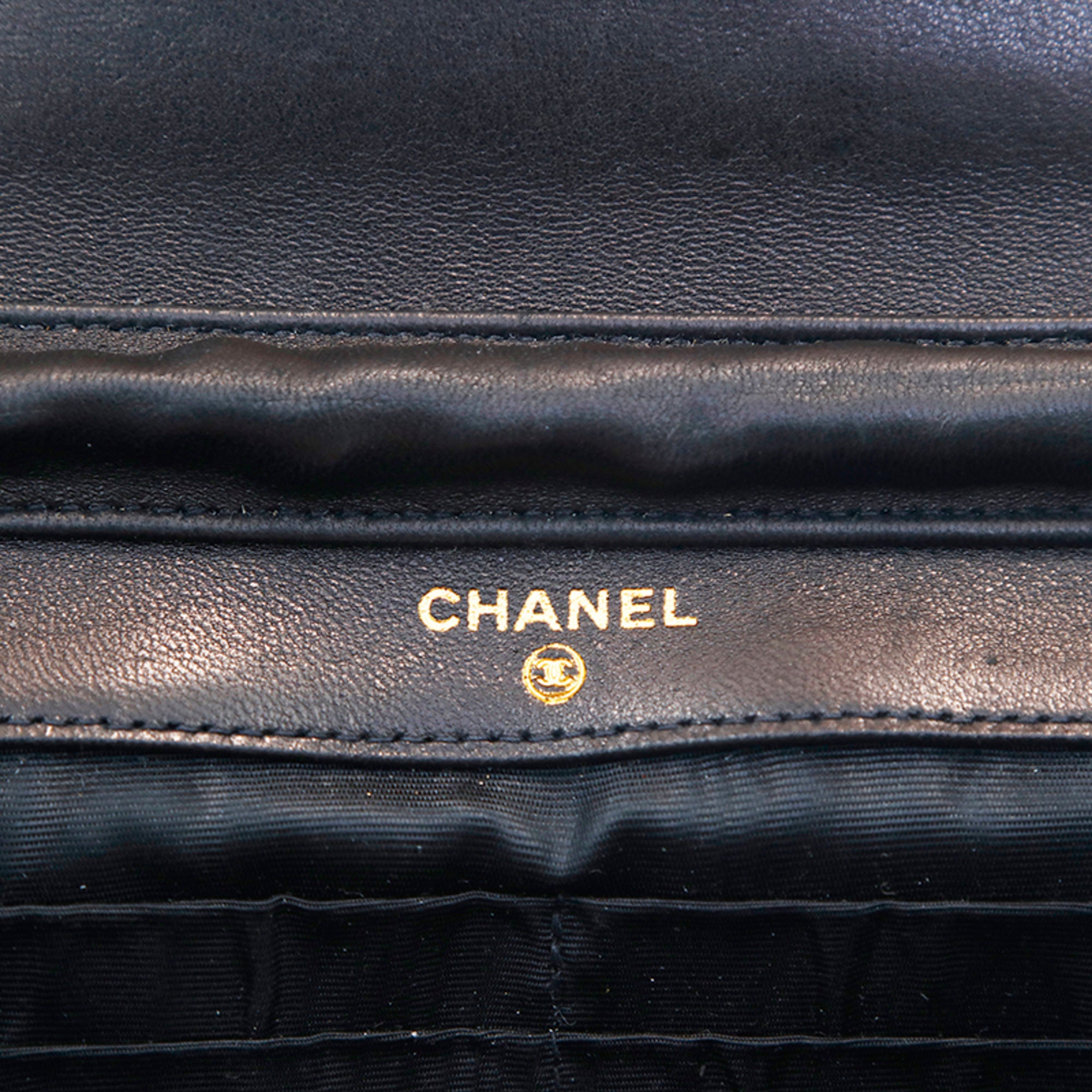 Chanel Black Shoulder Bag (Pre-Owned)