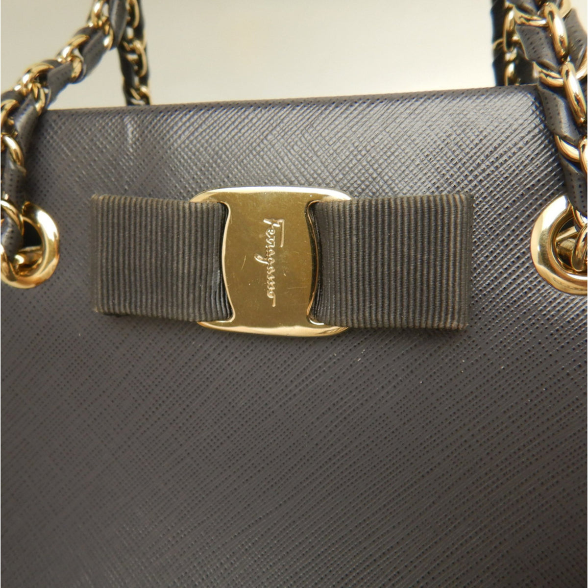Salvatore Ferragamo Vara Gray Leather Handbag (Pre-Owned)
