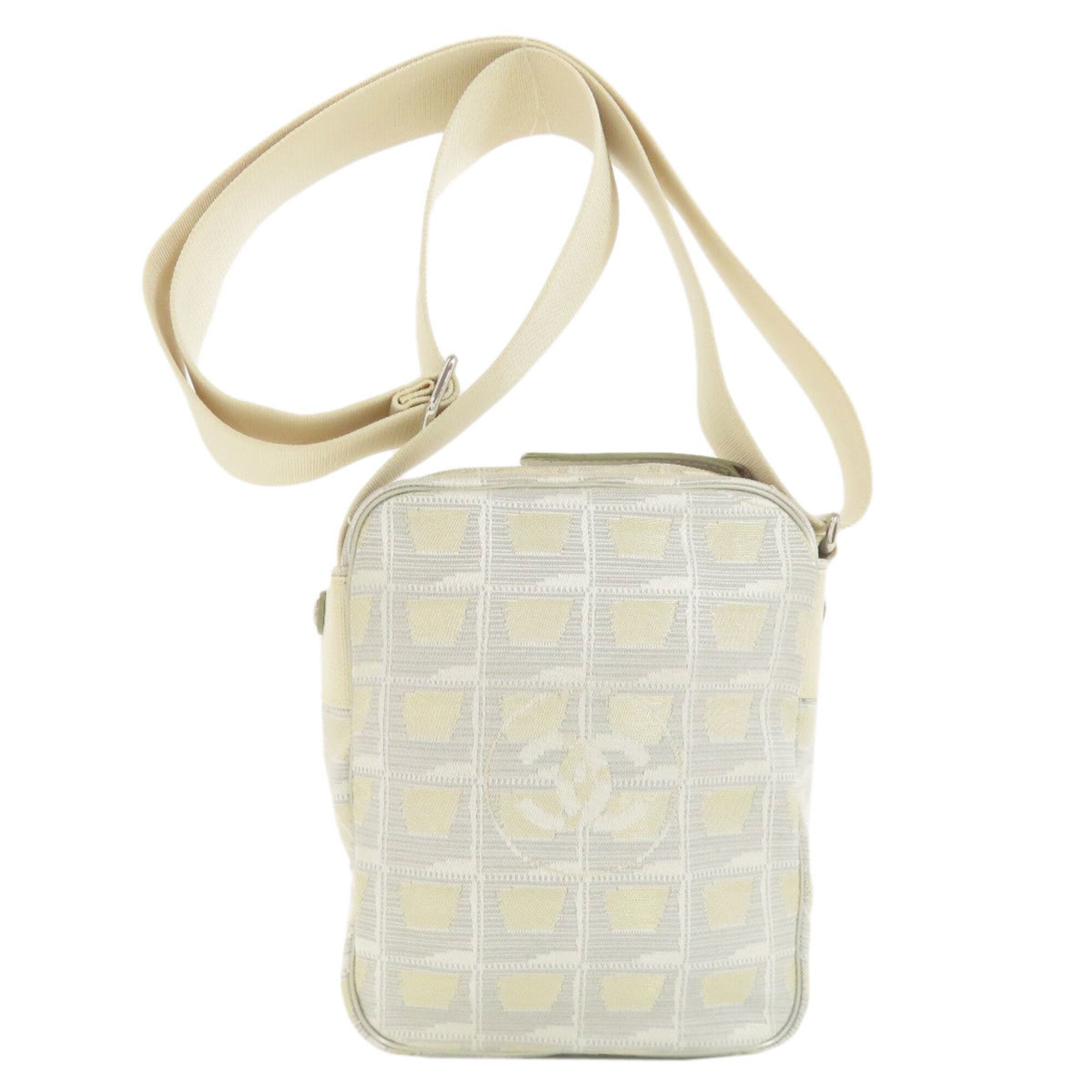 Chanel Beige Nylon Shoulder Bag (Pre-Owned)