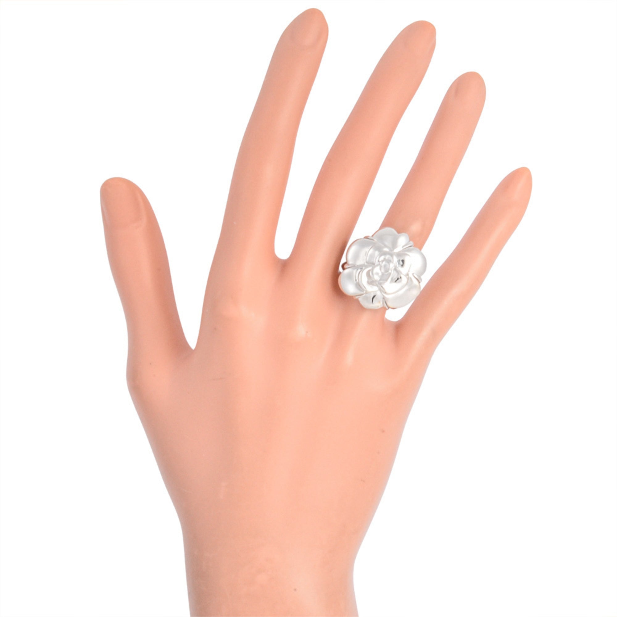 Chanel White Gold White Gold (18K) Band Ring (Pre-Owned)