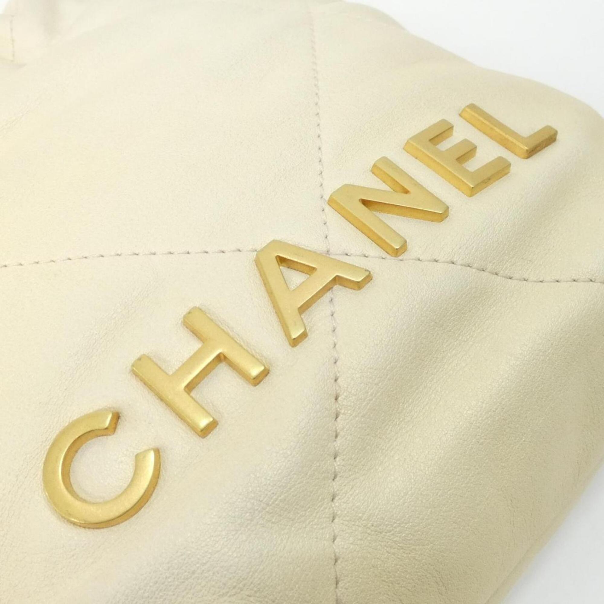 Chanel White Handbag (Pre-Owned)