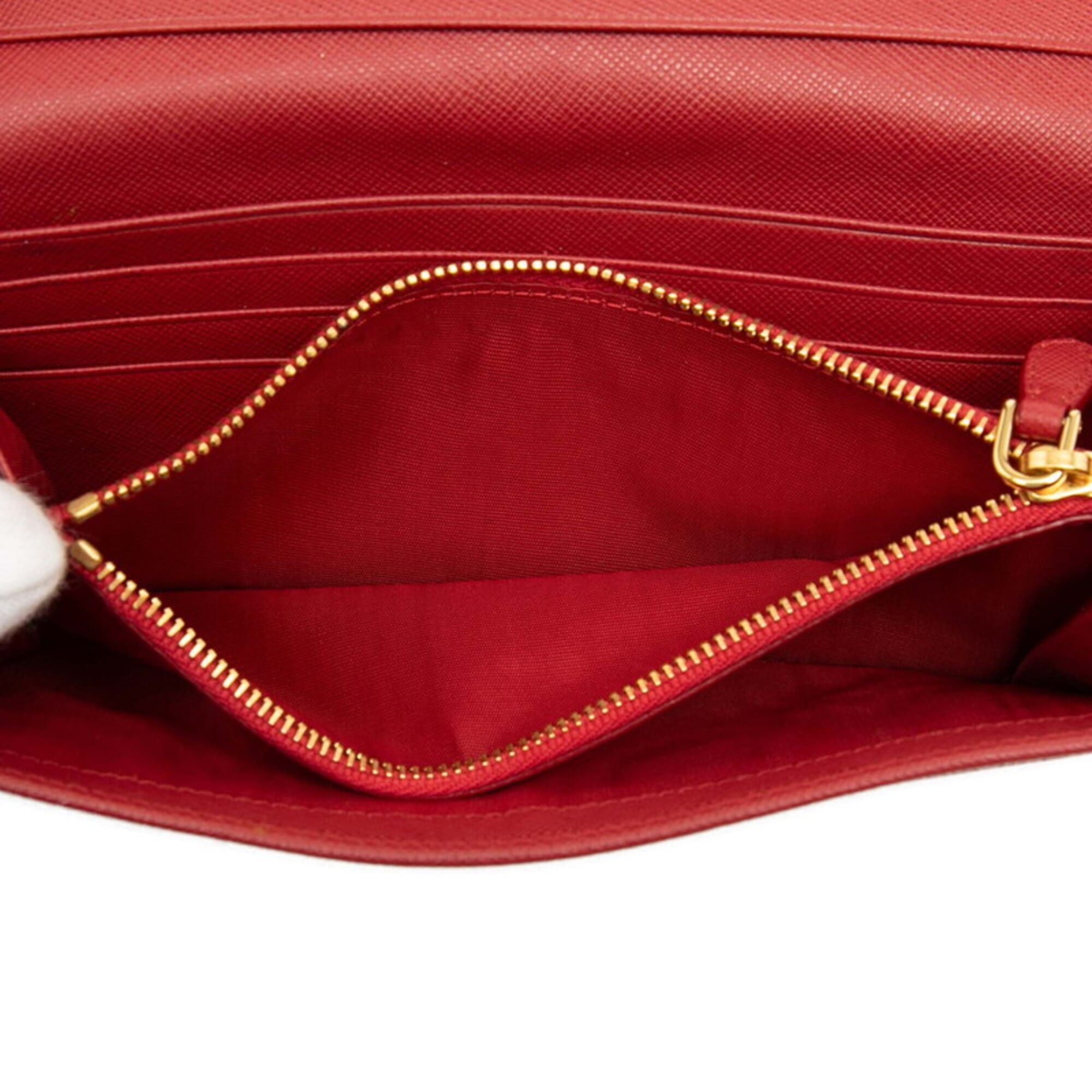 Prada Red Color Leather Long Wallet (Bi-Fold) (Pre-Owned)